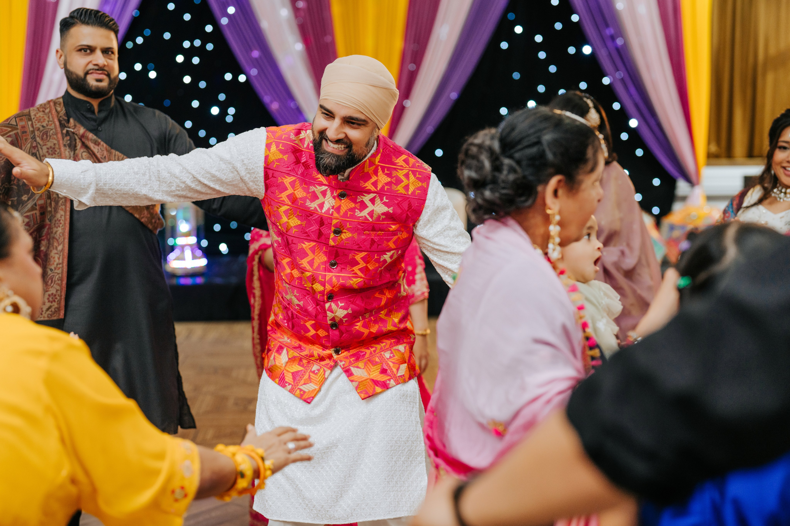 Gagan & Jasmeen. Wedding Photographer & Cinematographer studios