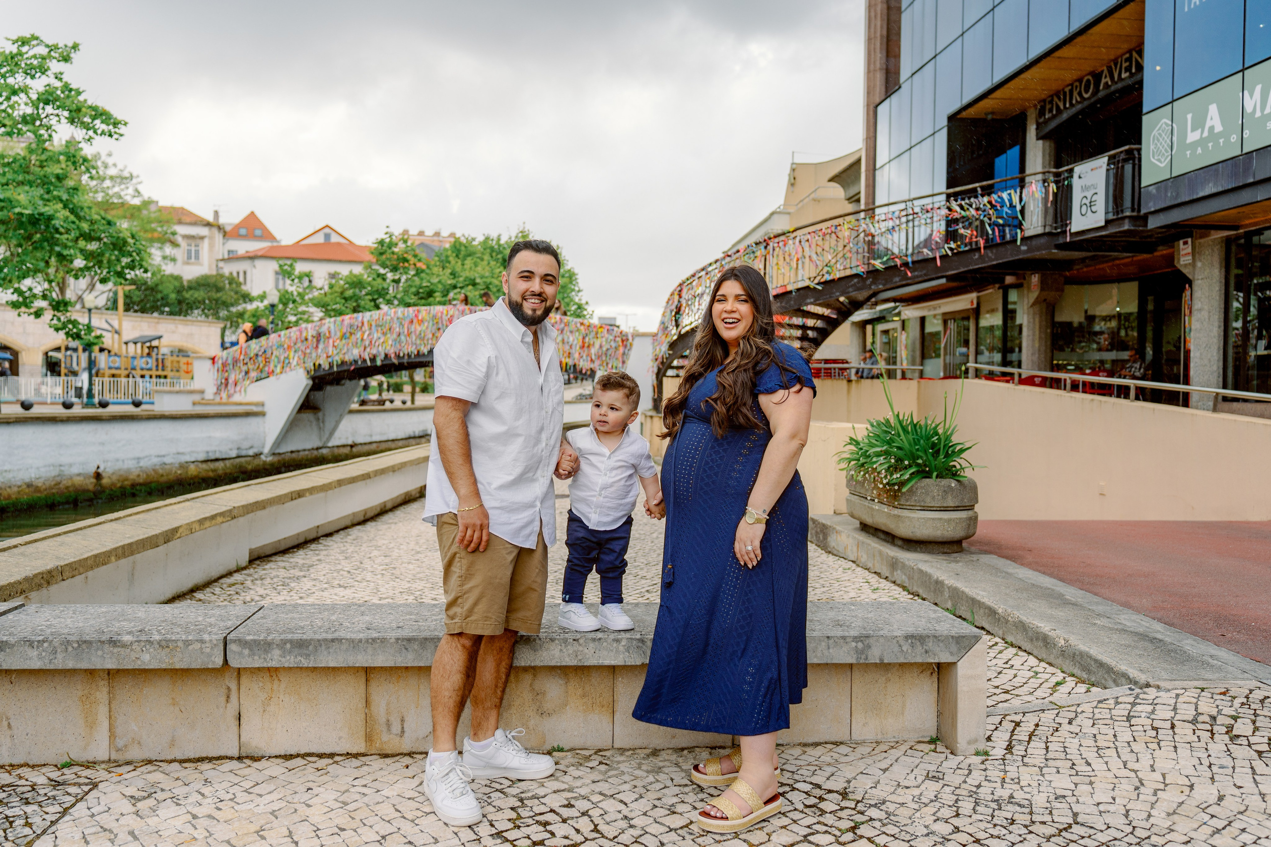 FAMILY PHOTO SHOOT IN AVEIRO. Photo and video shoots, photo tours in Portugal — WePortugal
