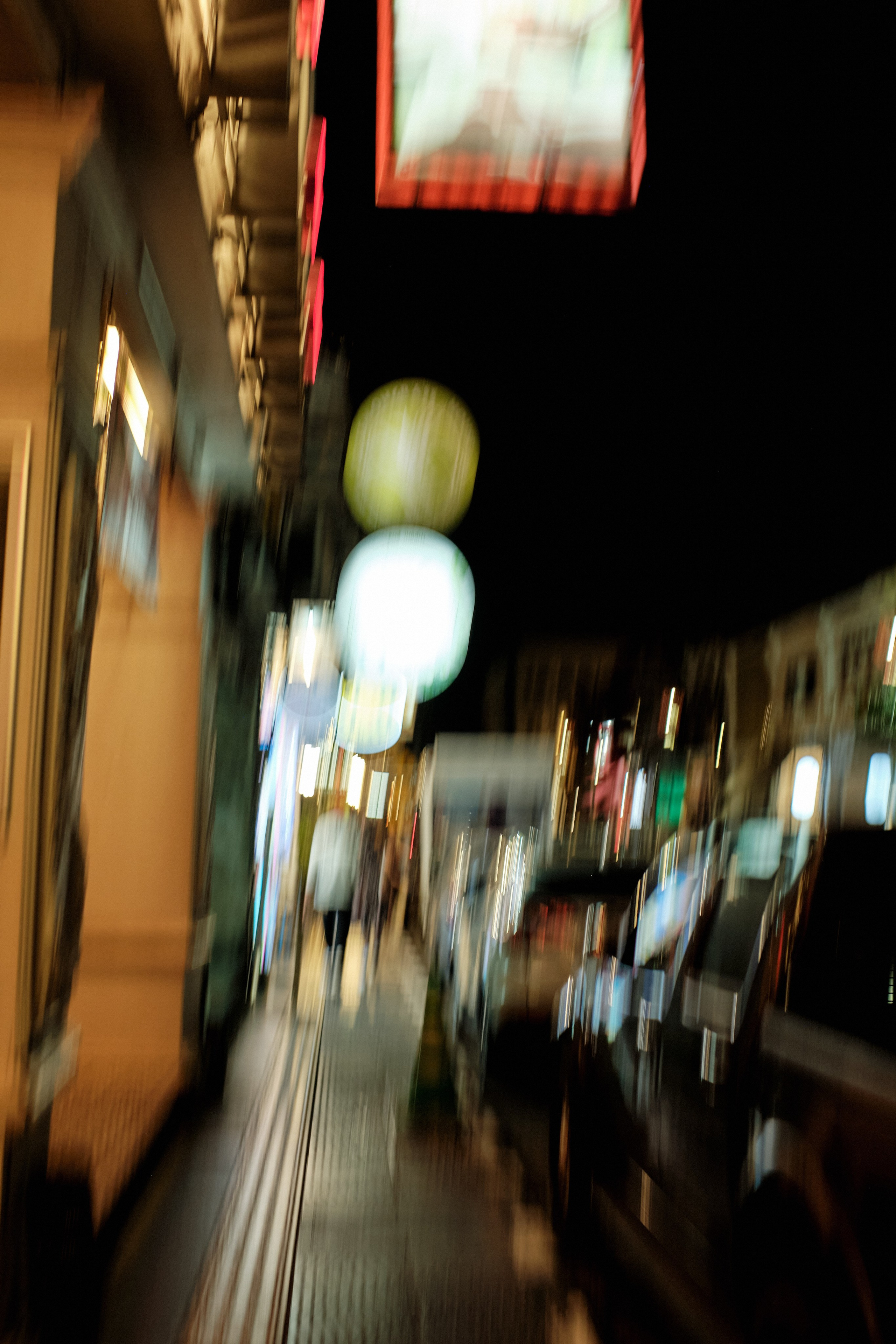 Phuket streets. New year. Portrait photographer Alena Novgorodtseva