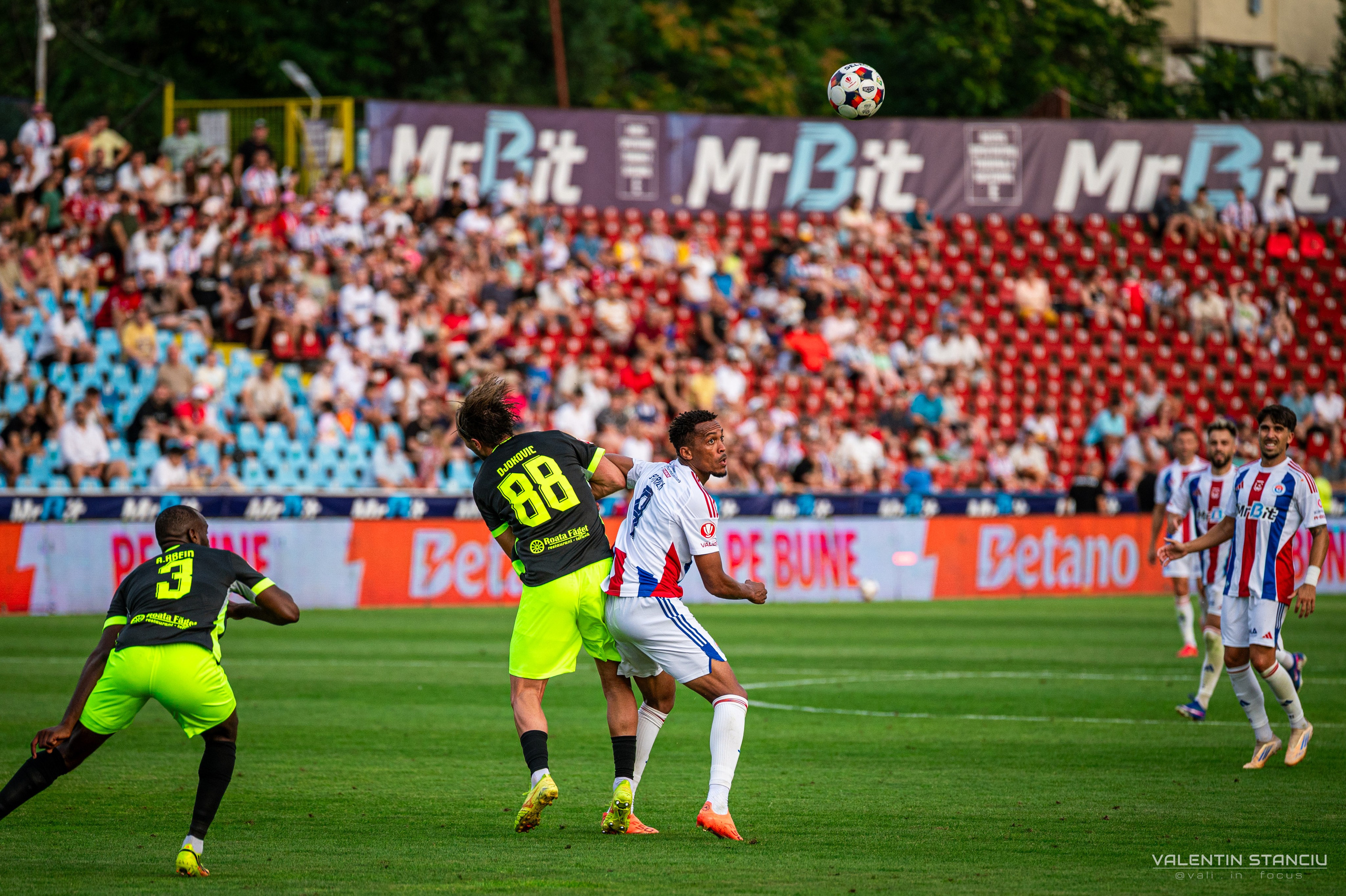 Otelul Galati — CFR Cluj. Fotograf de Sport, Portret, Produs, Corporate, Cultural și Evenimente în Galați | Valentin Stanciu