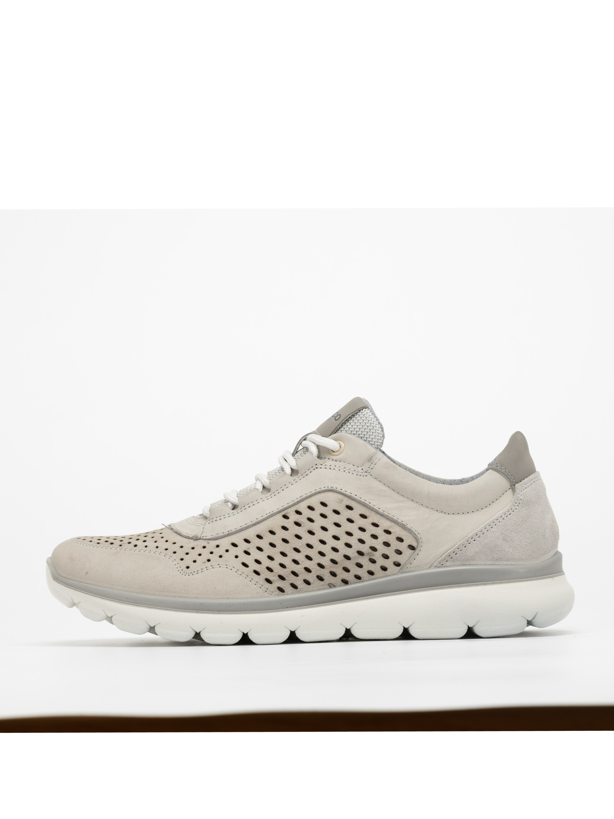 Съёмка обуви. Предметная фотосъемка в Алматы. Студия фото и видео съемки товаров