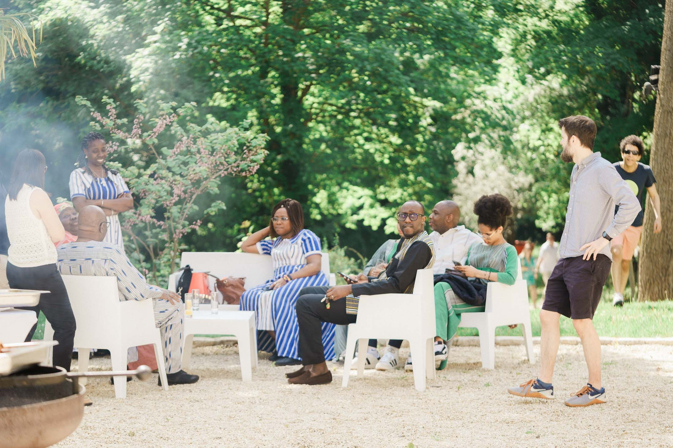 A Relaxed Day-After BBQ Party in France | Destination Wedding Photographer. StudioHappyMoment | Hääkuvaaja Helsinki, tunteikas ja dokumentaarinen kuvaus