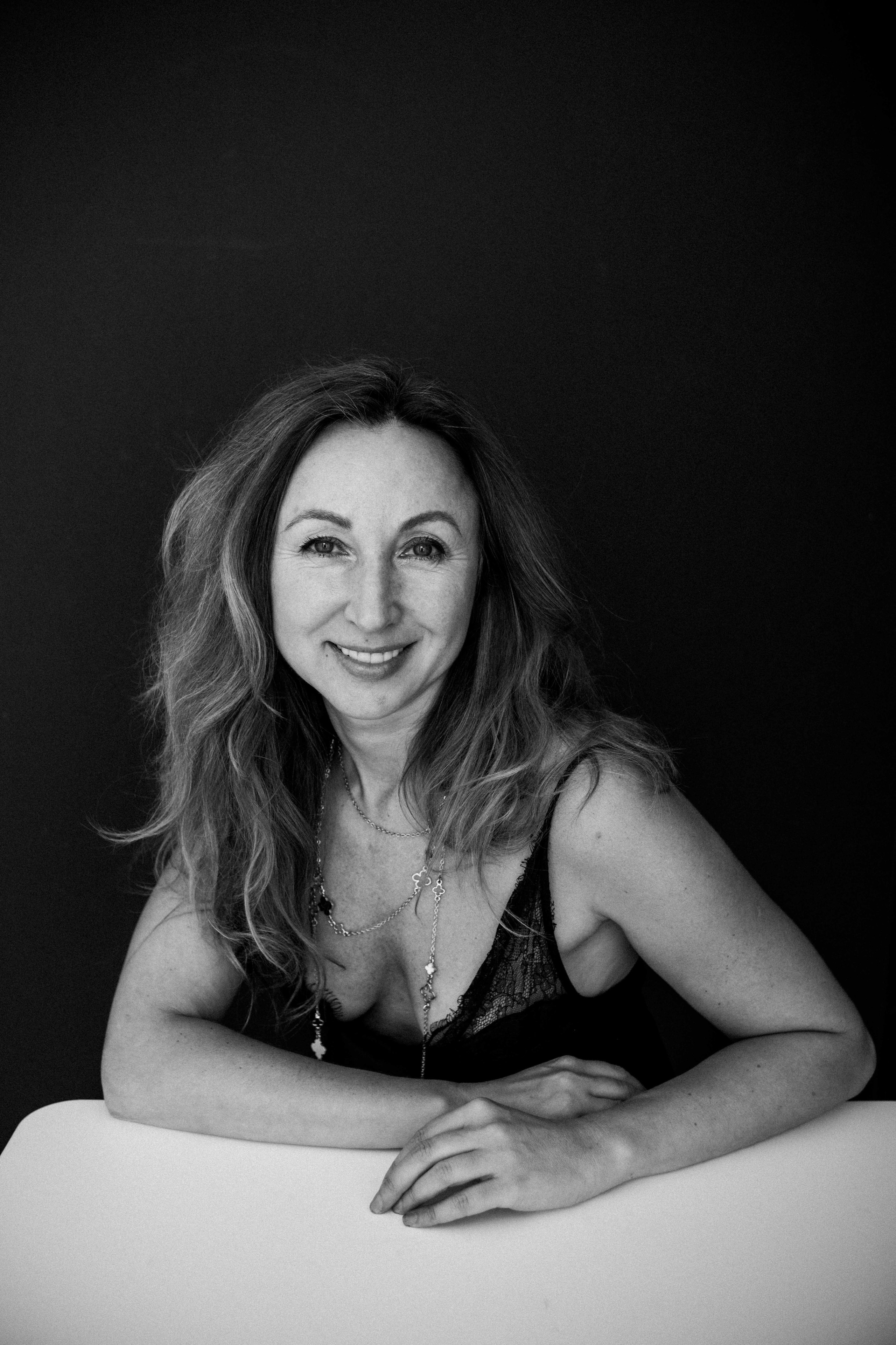 K. Rawnoir- Portrait photography by Daria Paliy.Timeless black&white portraits of women in NYC area