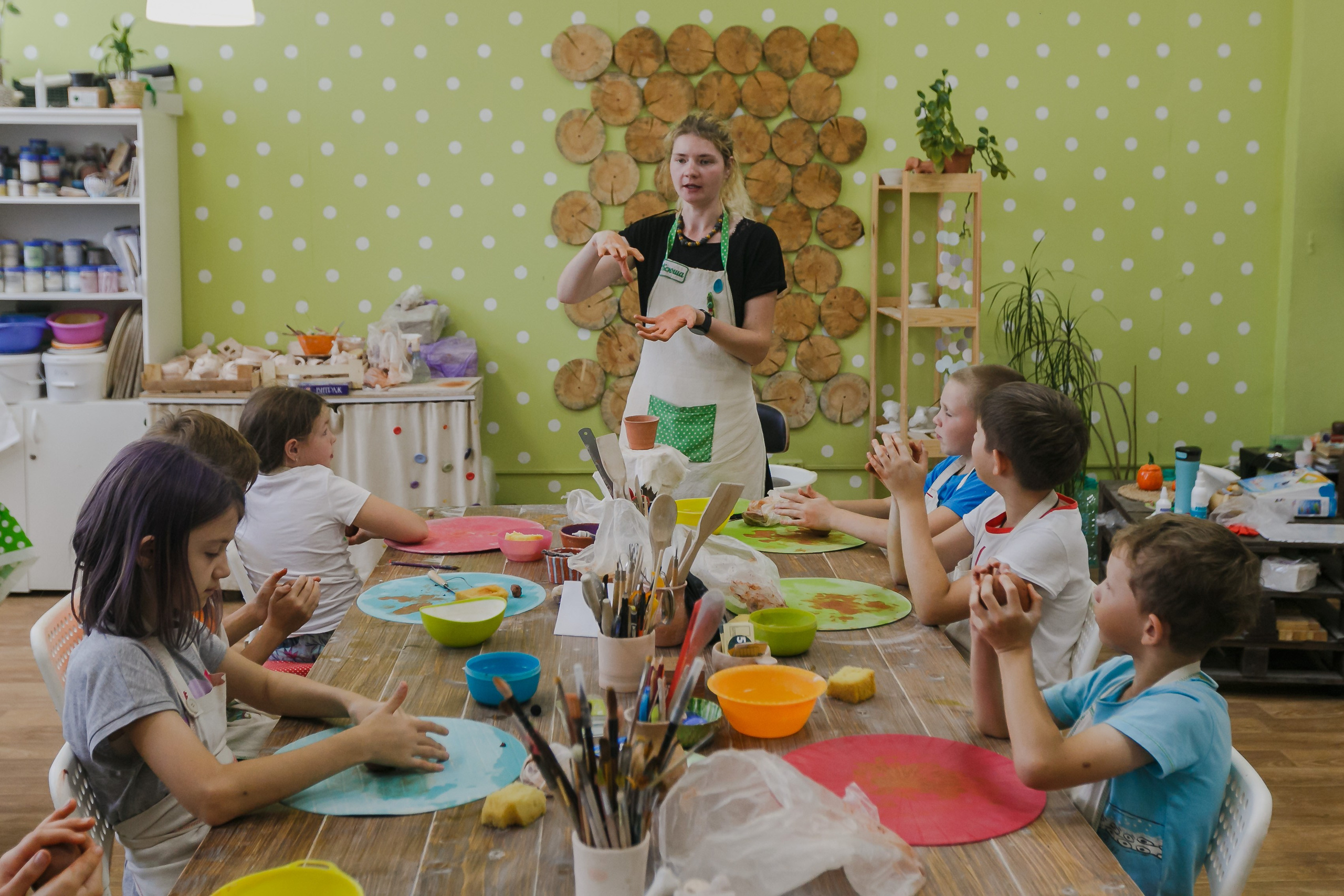 Campamento de verano infantil del taller de cerámica. Fotógrafo de retrato, familia y reportajes en Valencia | España | Europa Vitalii Lumier