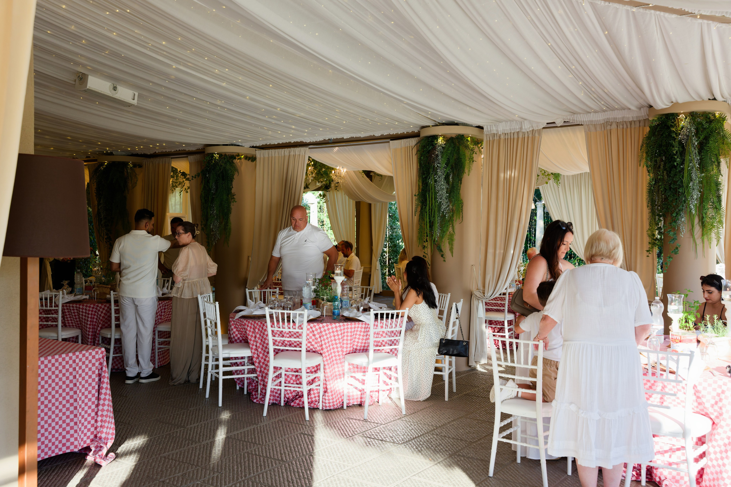 Pizza Party at Tenuta Massini, Florence, Italy. Destination Wedding Photographer — Nikita Burtsev