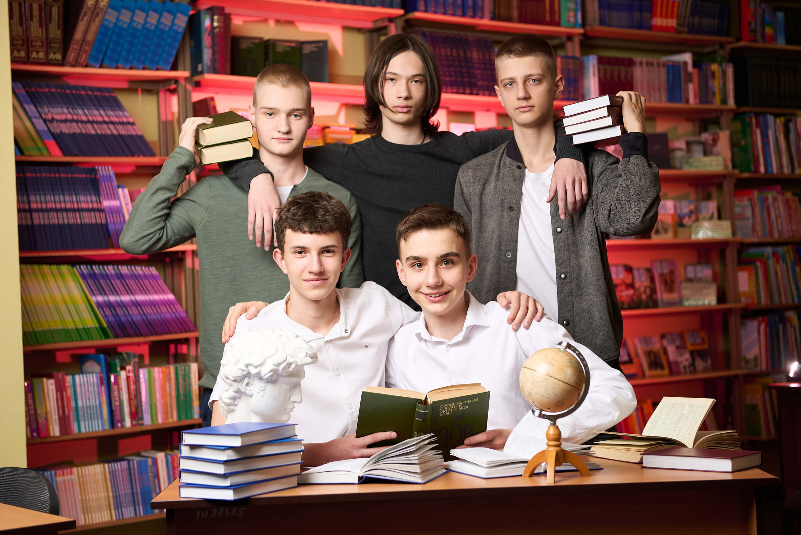 Випускний альбом для 9 та 11 класу замовити в Києві. Випускні альбоми фотокниги Київ та Дніпро