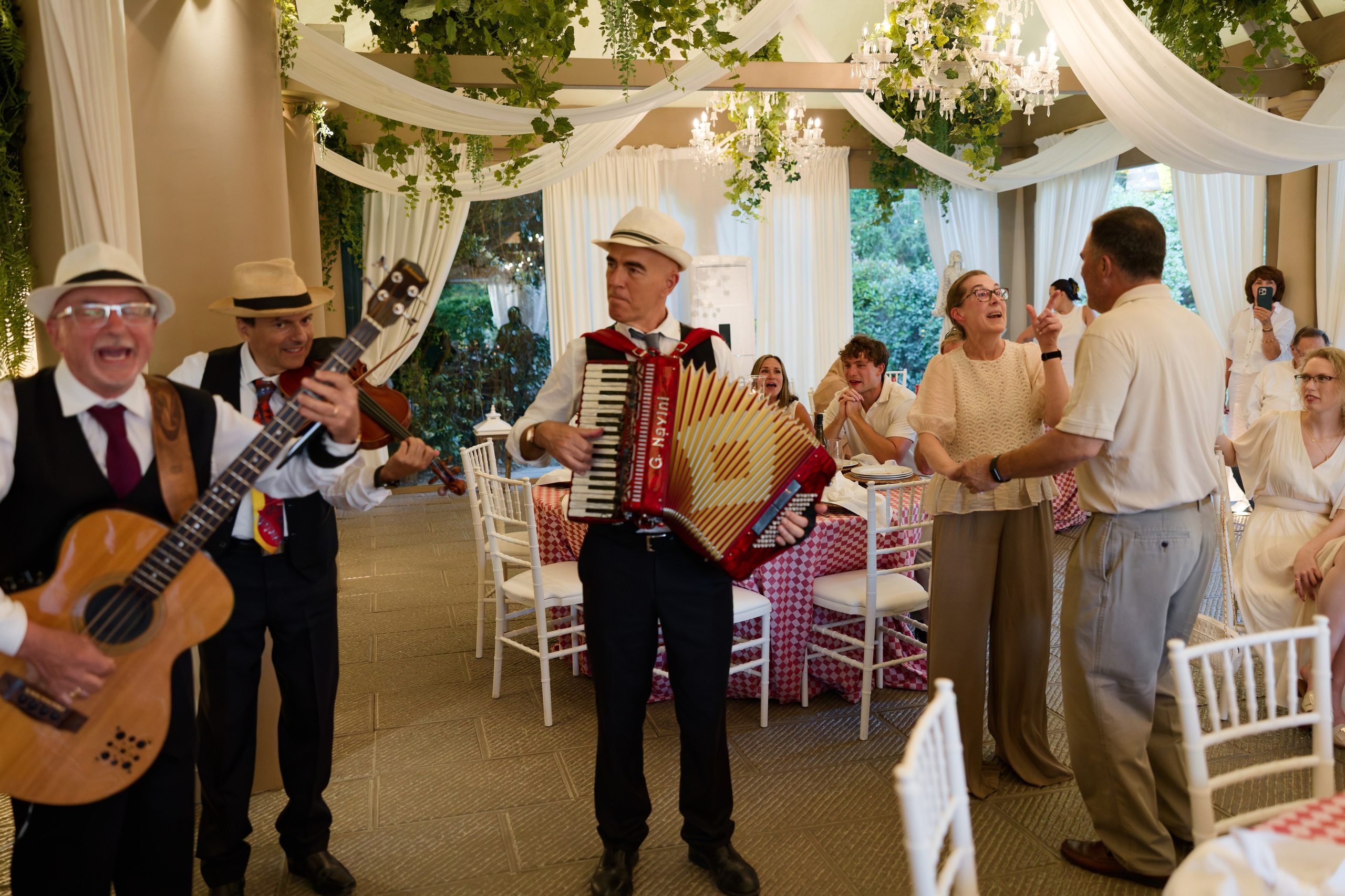 Pizza Party at Tenuta Massini, Florence, Italy. Destination Wedding Photographer — Nikita Burtsev