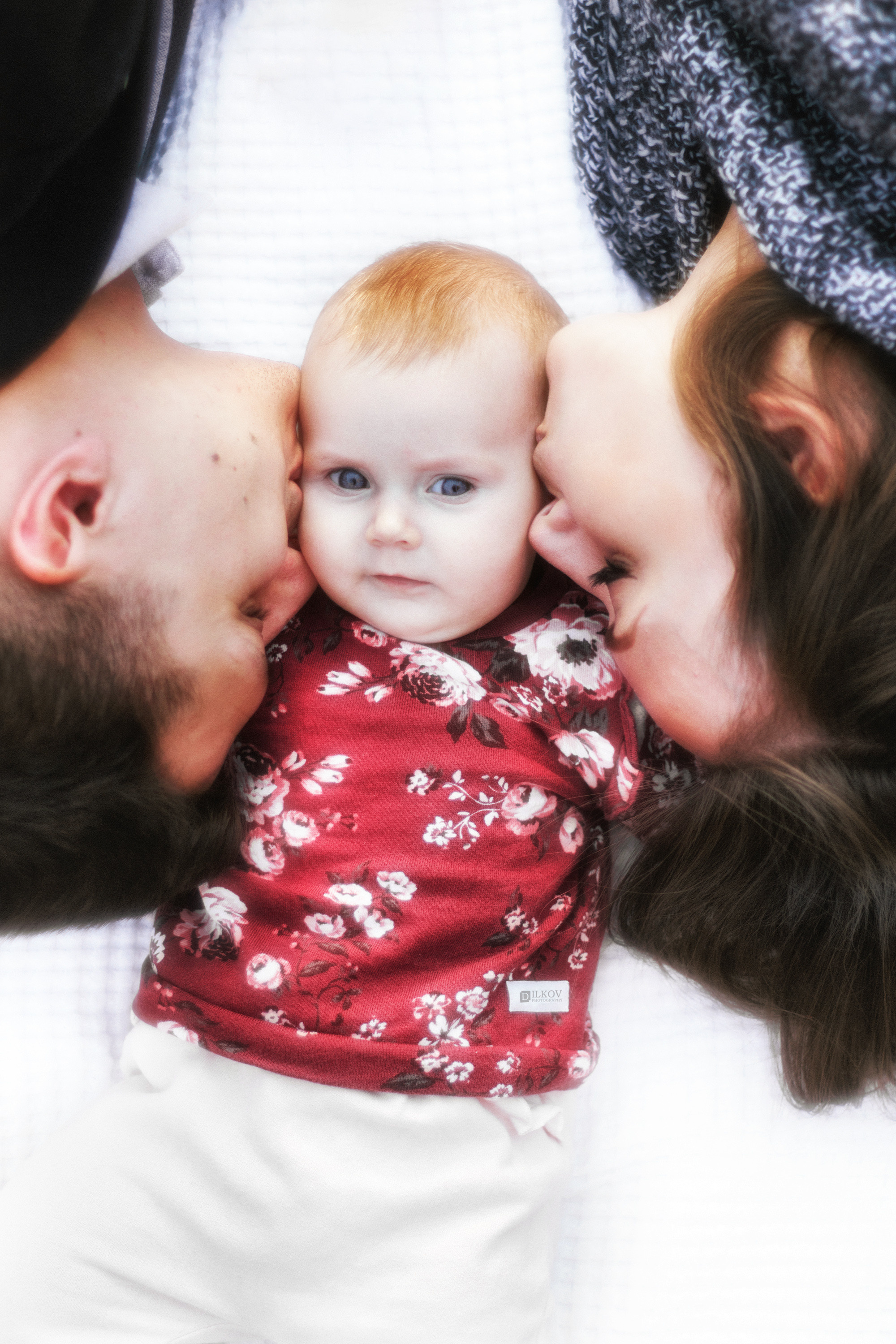Parents and children hugging on the trail outdoor photo session, Dimitri Ilkov photography Edmonton