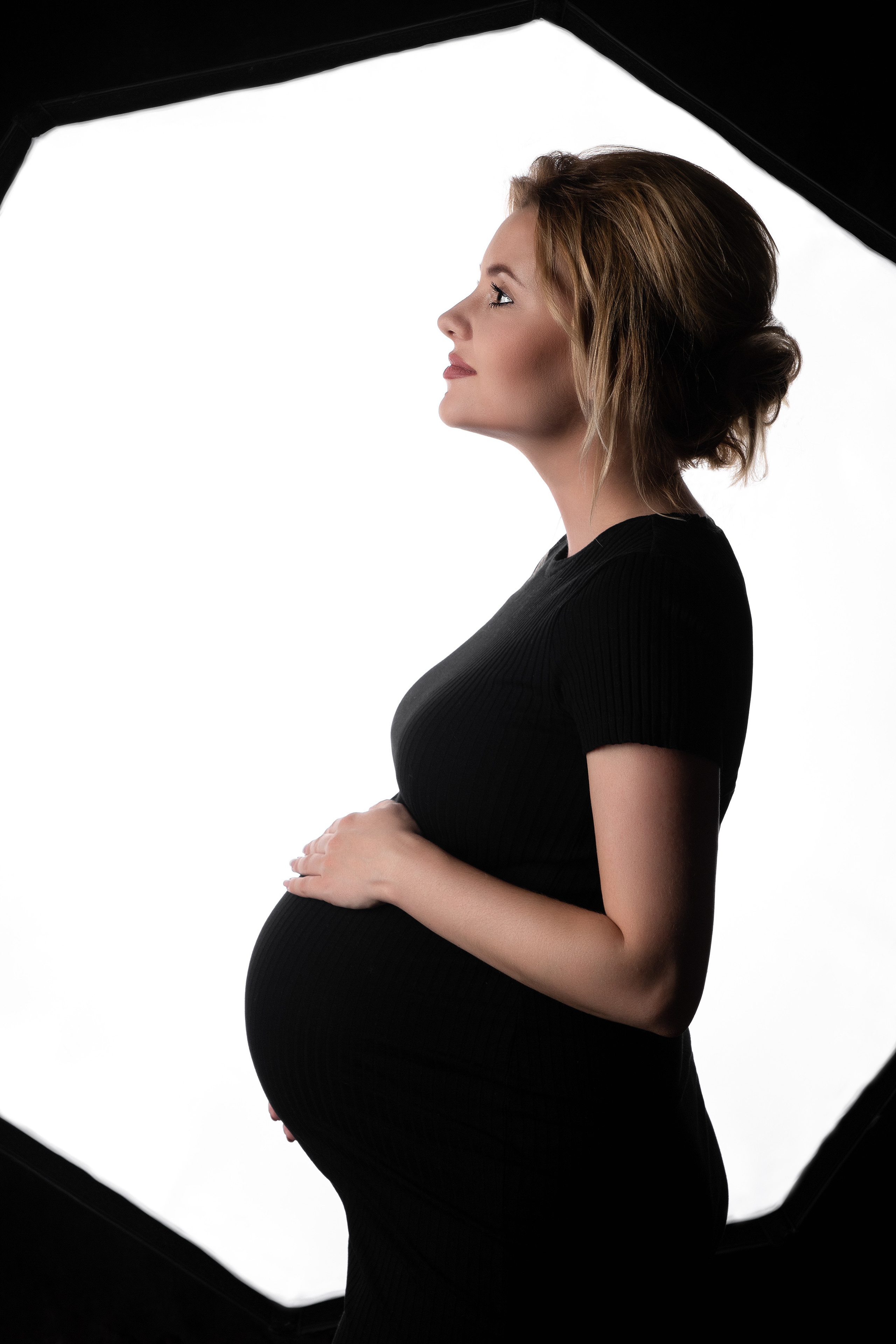 Photography of pregnancy in a photo studio. Dimitri Ilkov Photography — Capturing Life’s Moments in Edmonton, Cana
