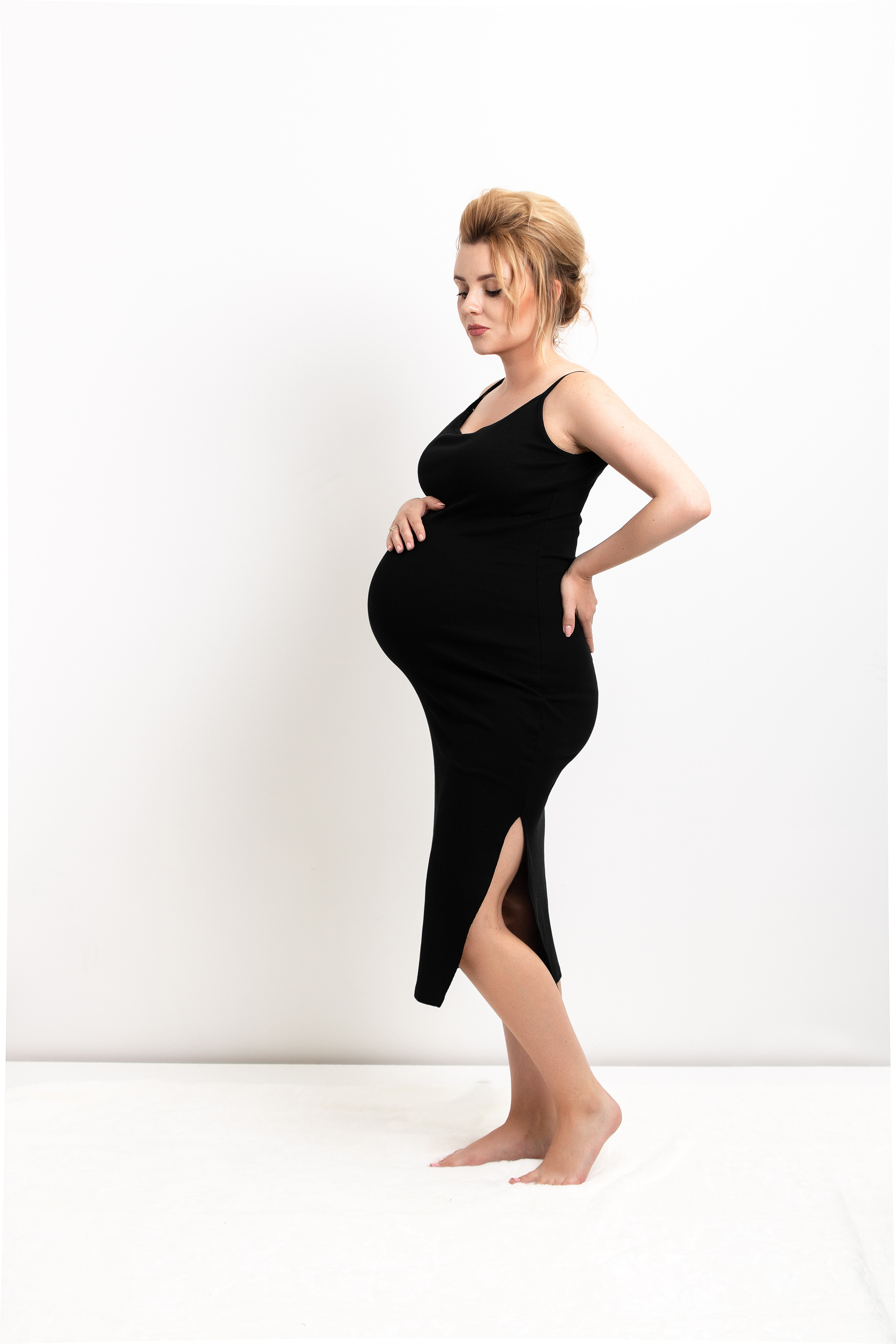 Photography of pregnancy in a photo studio. Dimitri Ilkov Photography — Capturing Life’s Moments in Edmonton, Cana
