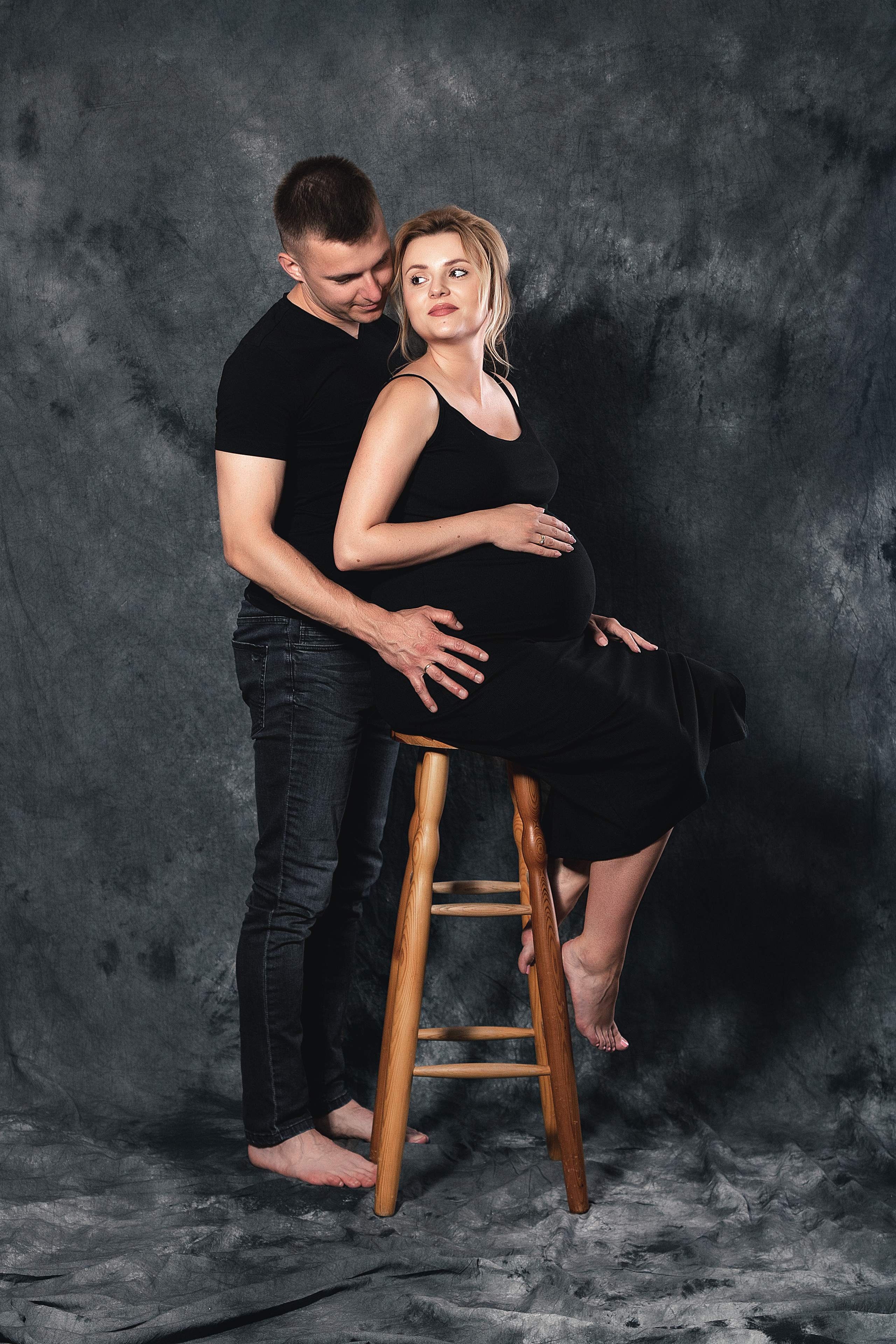 Photography of pregnancy in a photo studio. Dimitri Ilkov Photography — Capturing Life’s Moments in Edmonton, Cana