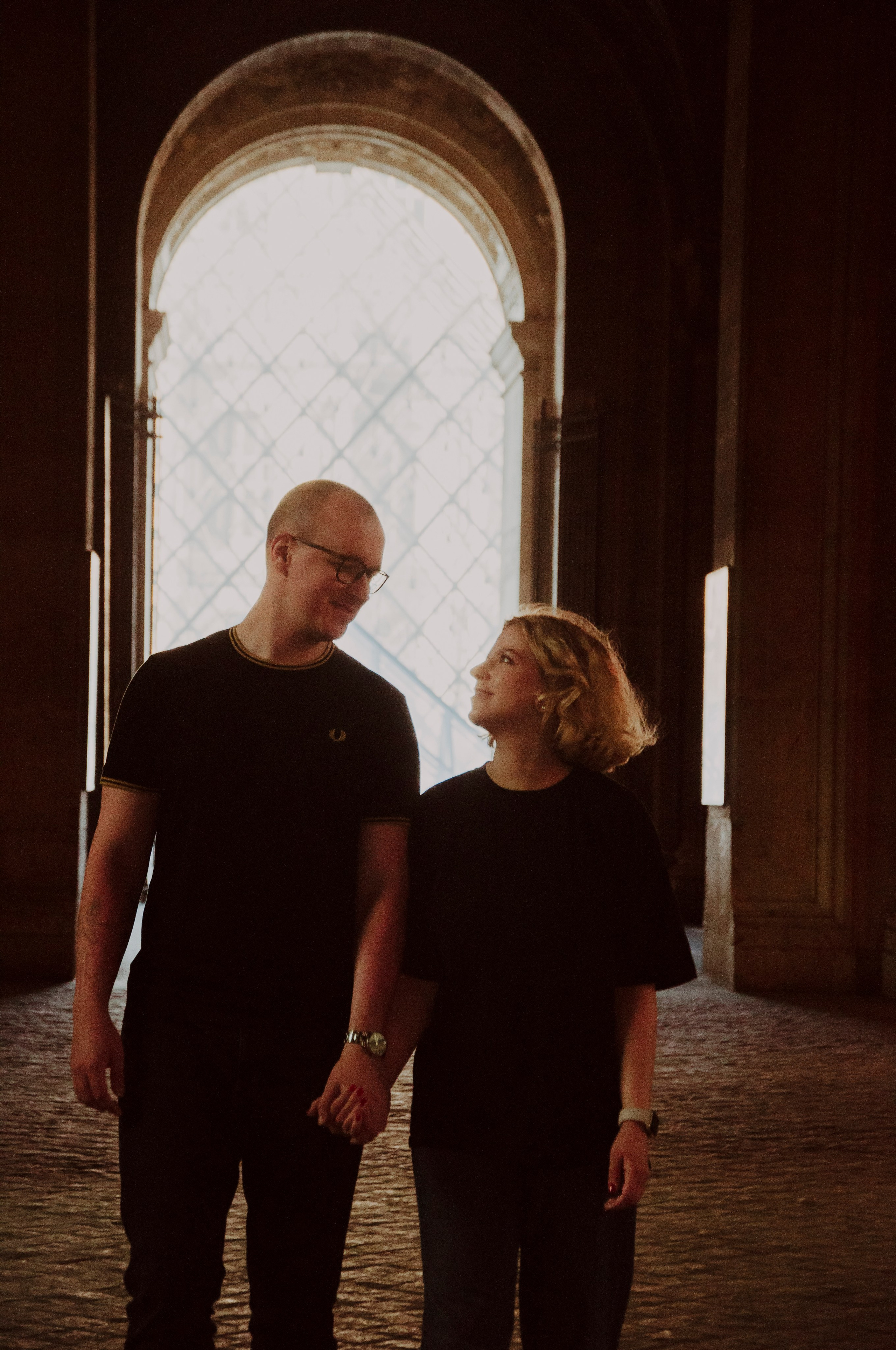 Couple photoshoot near the Louvre. Paris photographer — Polina Osipova