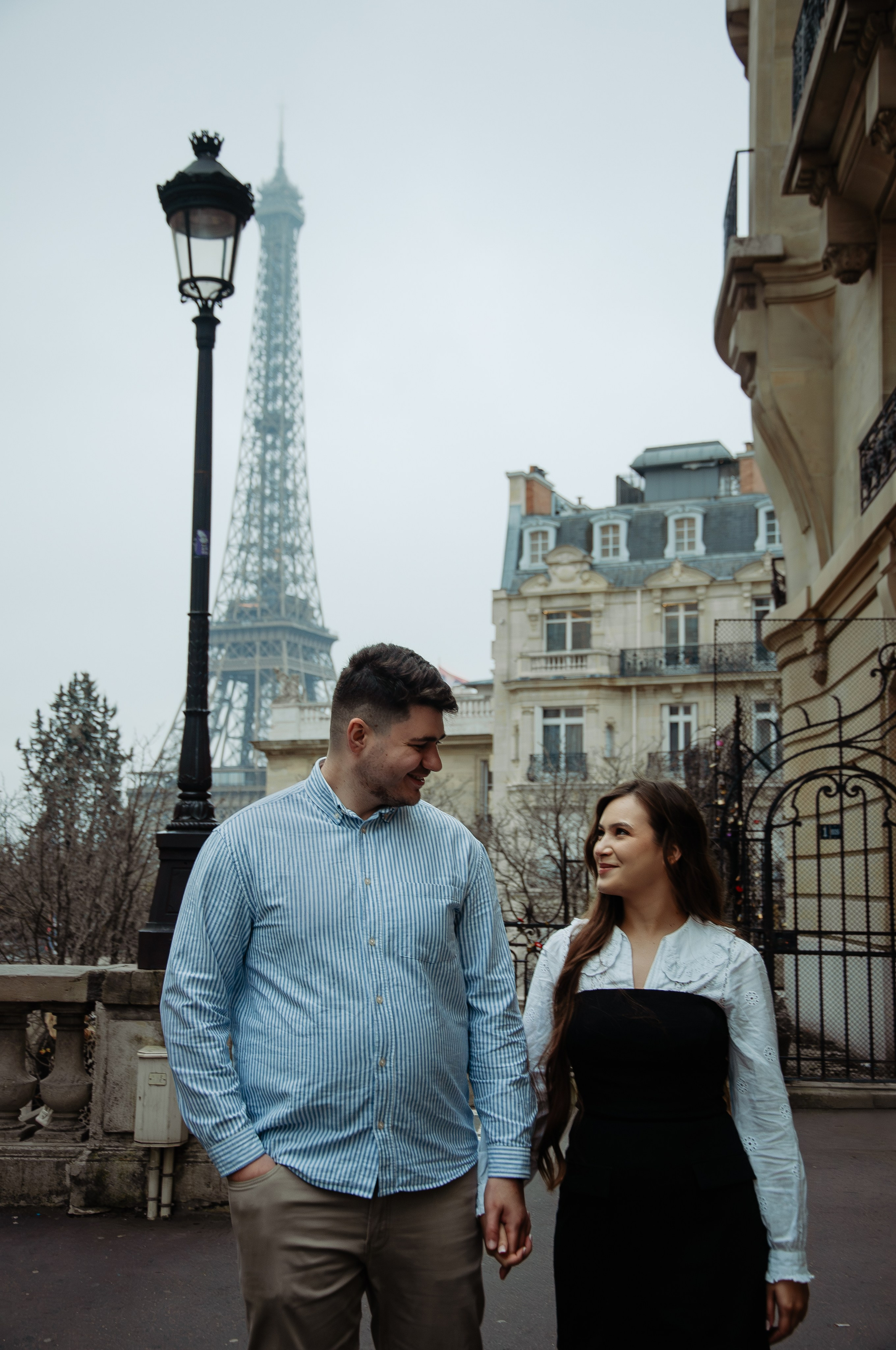 Помолвочная фотосессия у Эйфелевой башни. Фотограф в Париже Полина Осипова