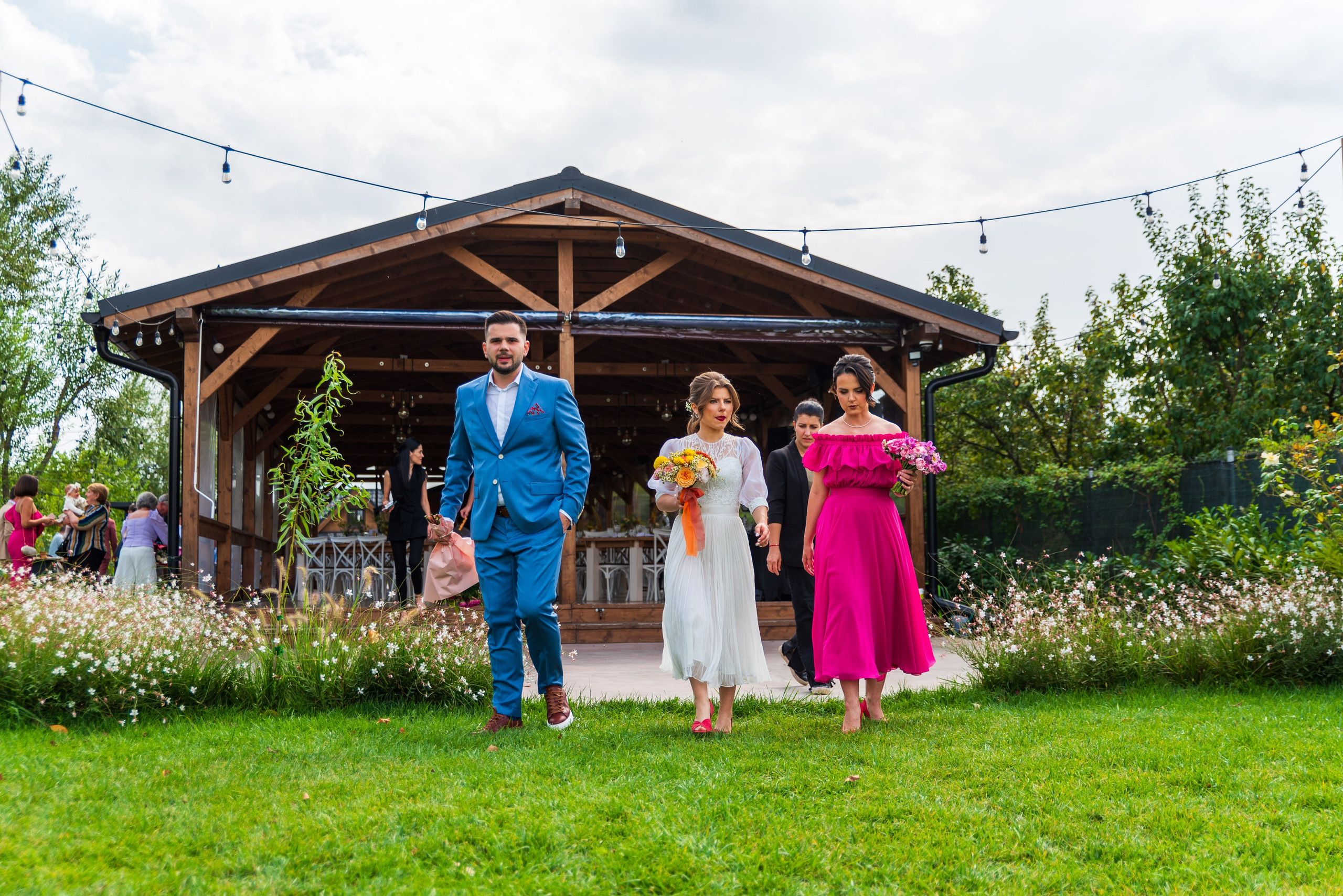 Cununie civila, fotograf cununie civila bucuresti, fotograf stare civila, cununie la Comana, Blissful Garden, fotografii de la cununie, fotograf de nunta, Gradina Blissful Garden, fotografii nunta de la starea civila, pozing mireasa, obiceiuri, fotografie profesionala nunta