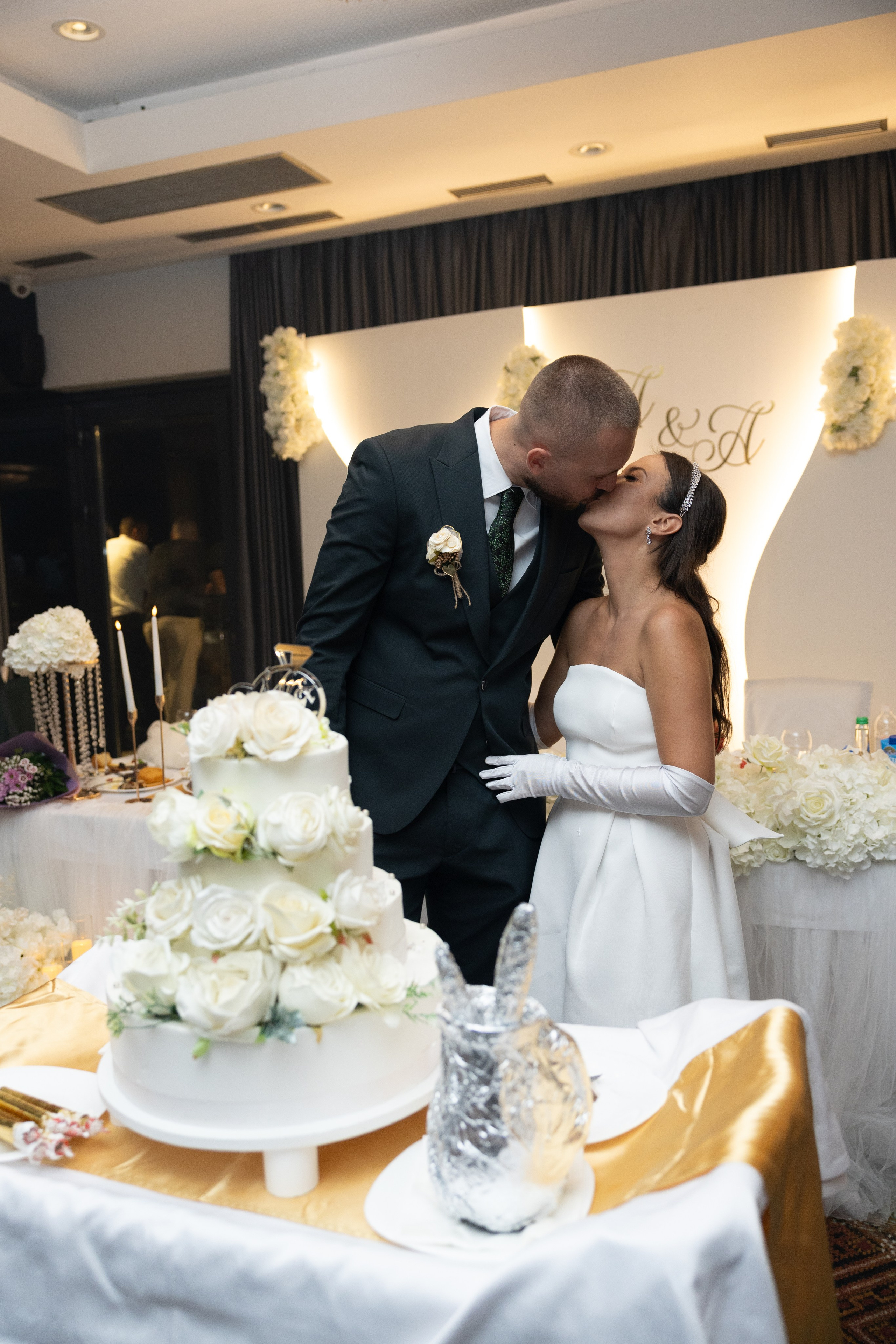 Almedina & Alen. Wedding photographer based in Europe