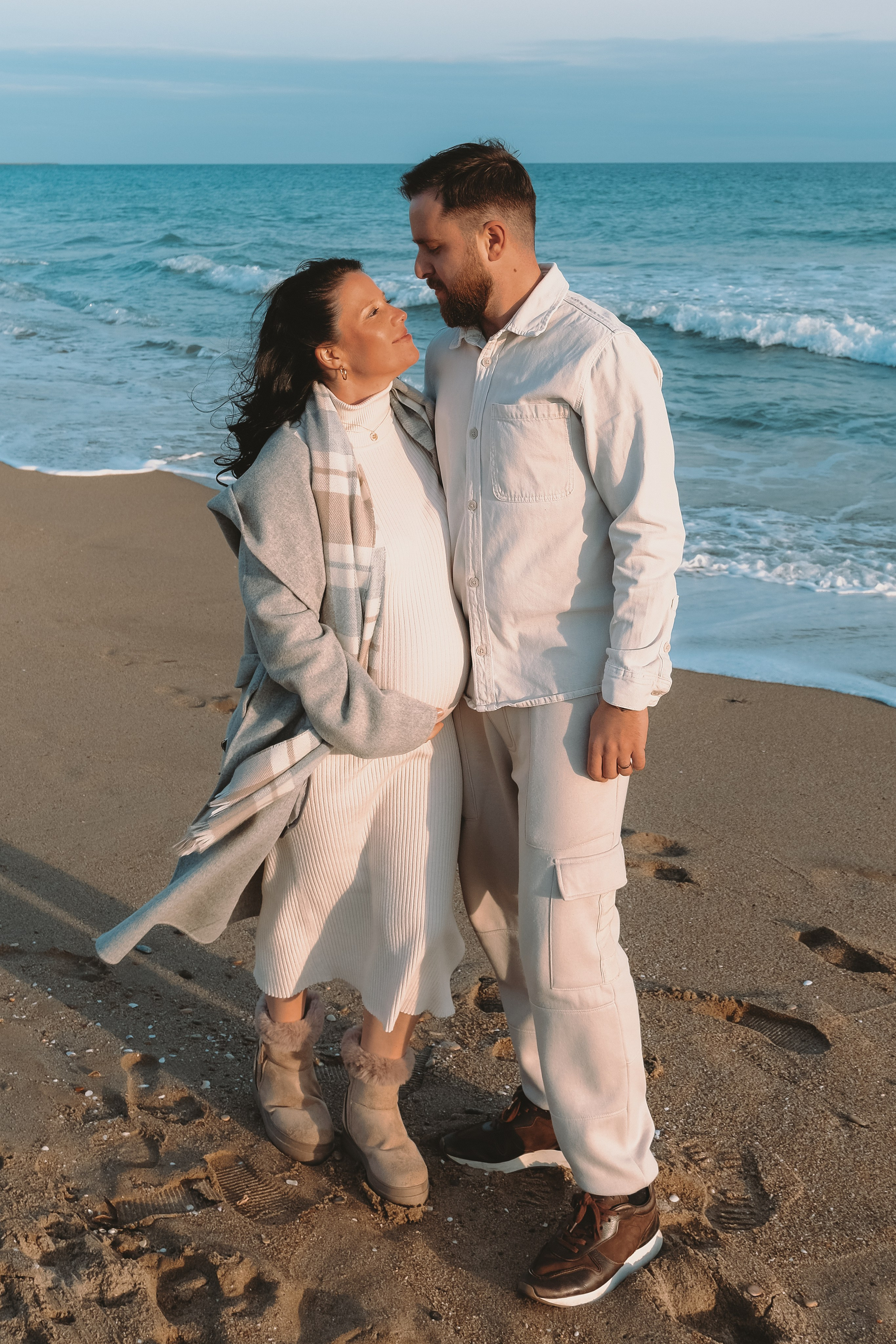 Sesión familiar embarazo. Fotografía profesional en Calafell - Elena Medvedeva