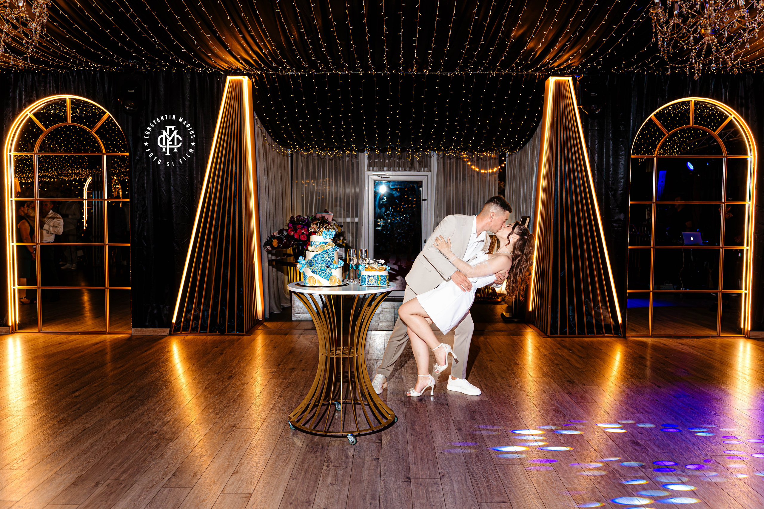 WEDDING PHOTOGRAPHY. DESPRE NOI