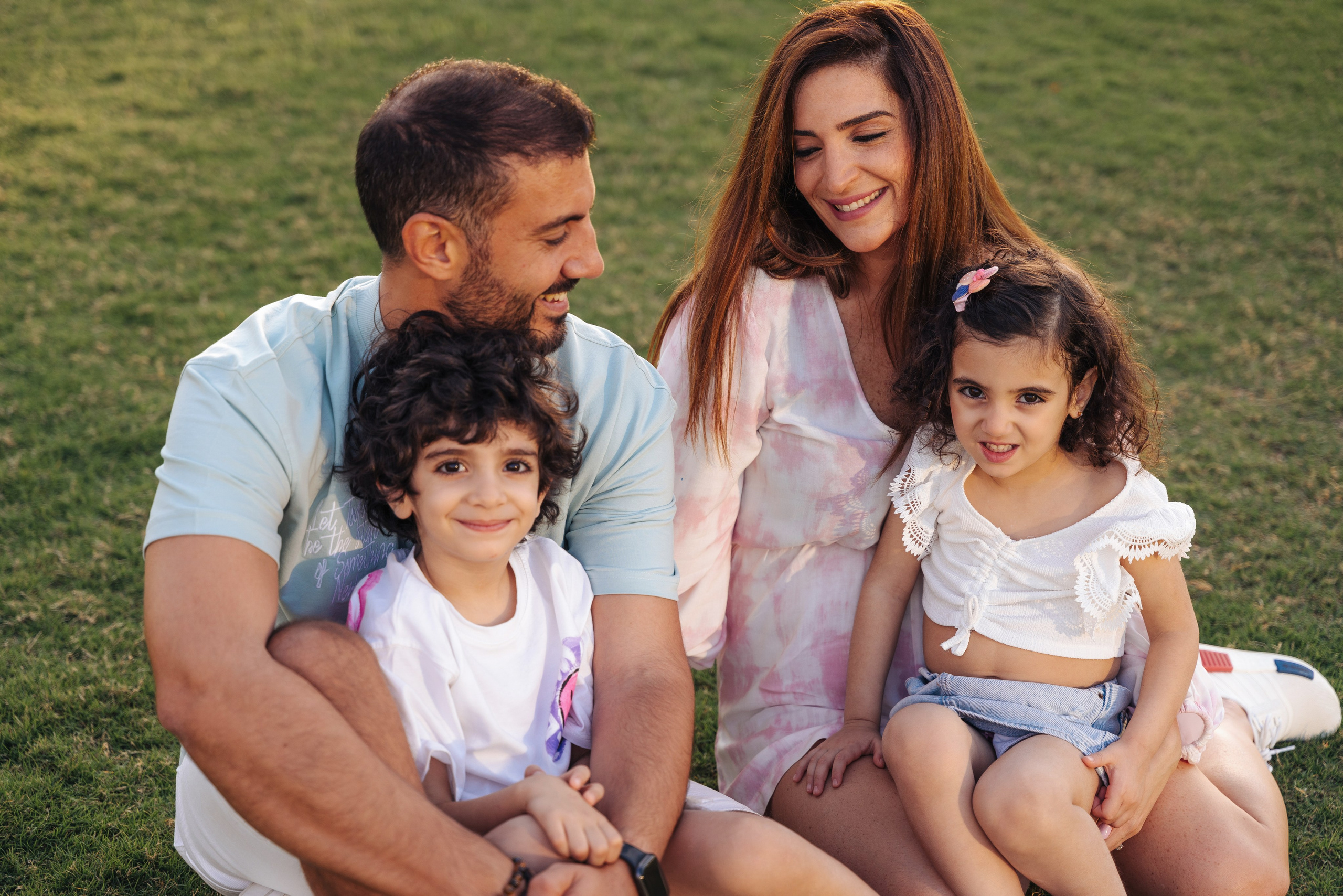 Family fun and play in the park. Angela Iakovleva — Family Photographer in Dubai