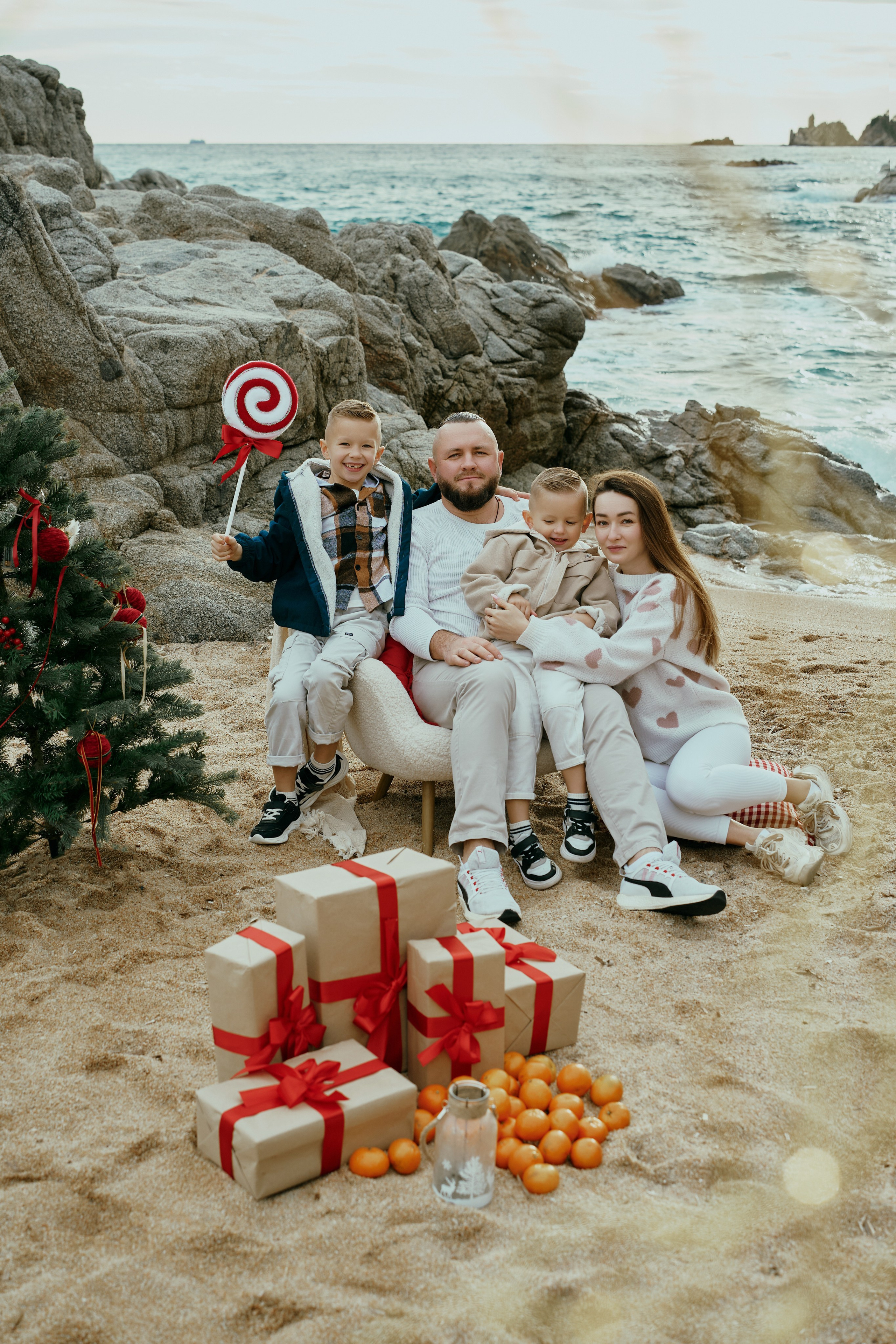 Рождество на пляже. Большая семья. Фотограф в Барселоне Жанна Захарченко