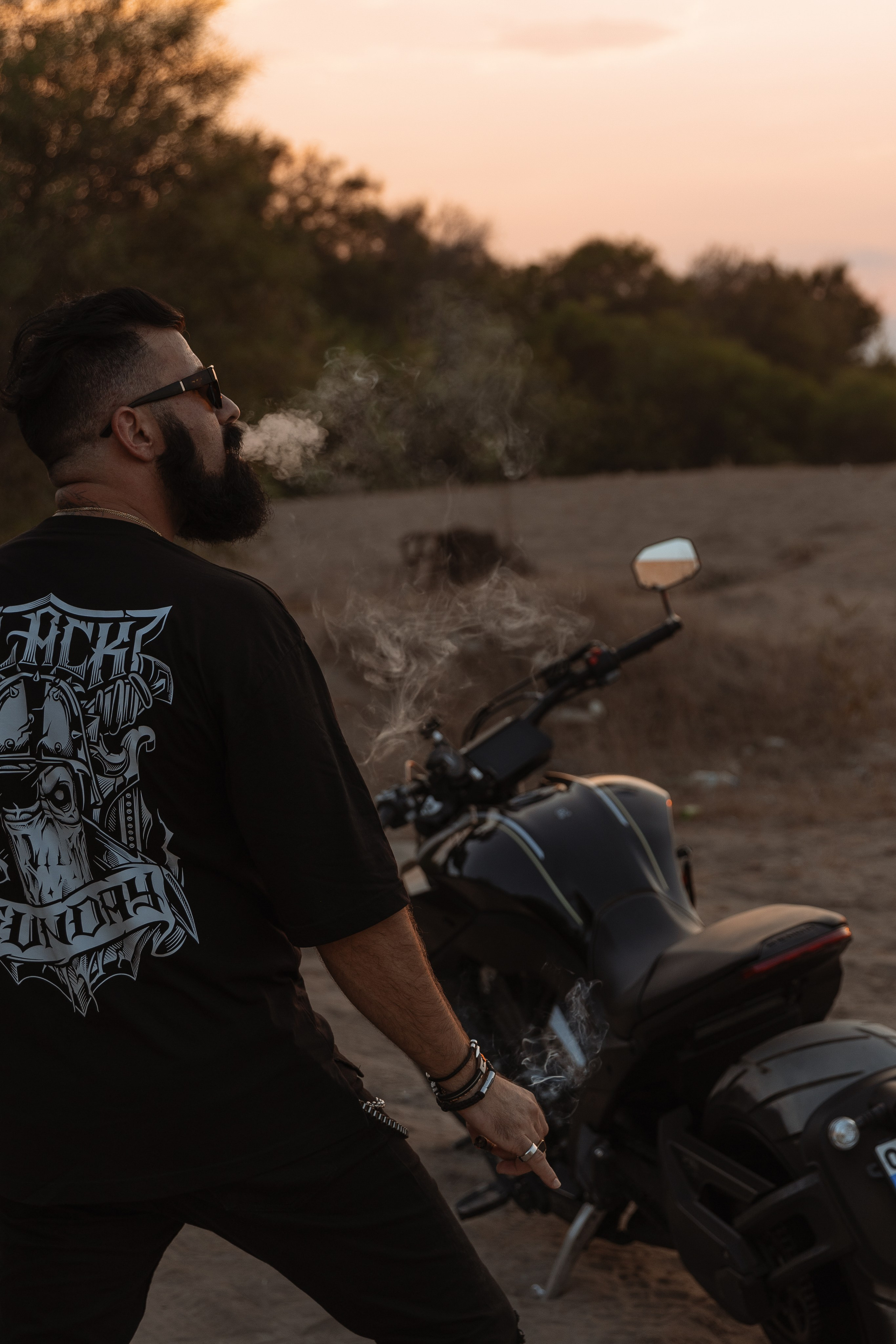 Мужская фотосессия в Анталии. Фотосессия для мужчин. Фото с мотиком. Мужская фотосессия в Анталии. Мужская фотосессия в Турции.