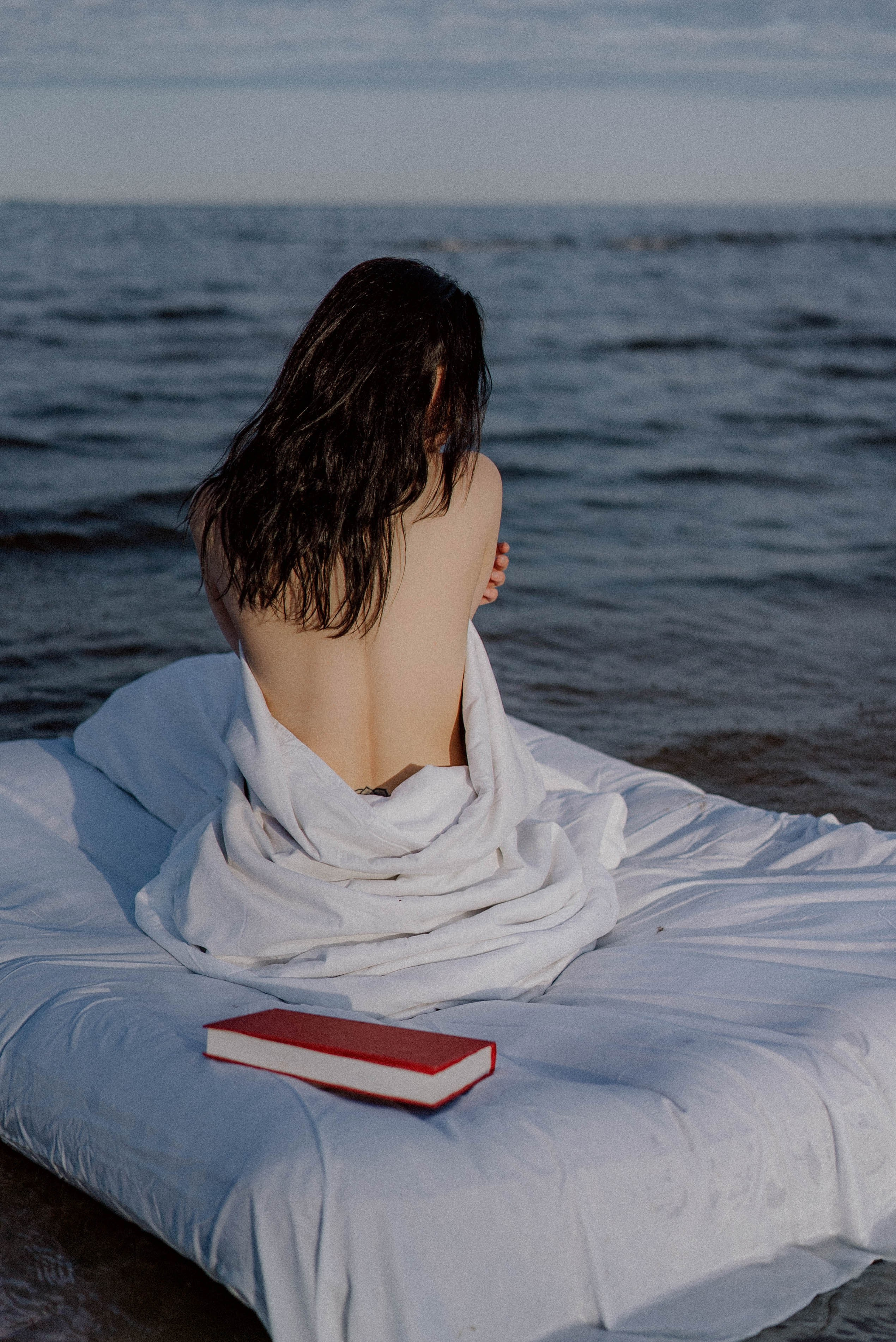 Bed in water. Videographer and photographer in New York // MAKAROV.VIDEO