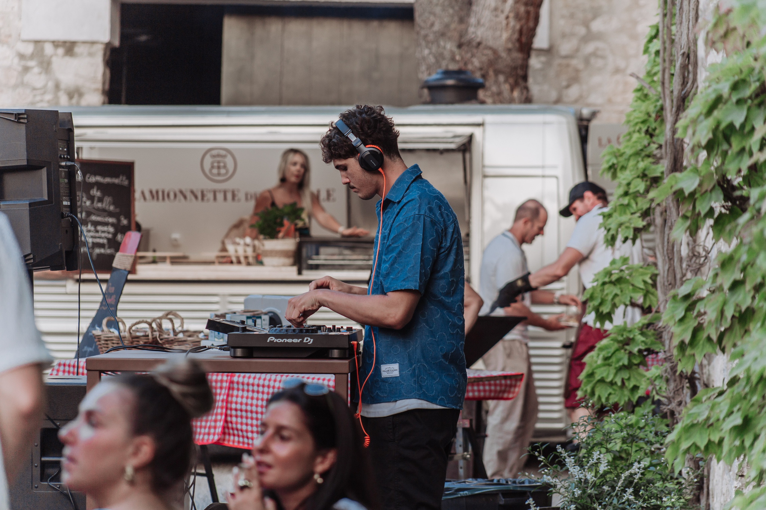 Reportage de fête au Château Prat de Cest. Professional Photographer in France | Poitiers, Tours & Châtellerault | Portrait, Family, Corporate & Wedding Photography