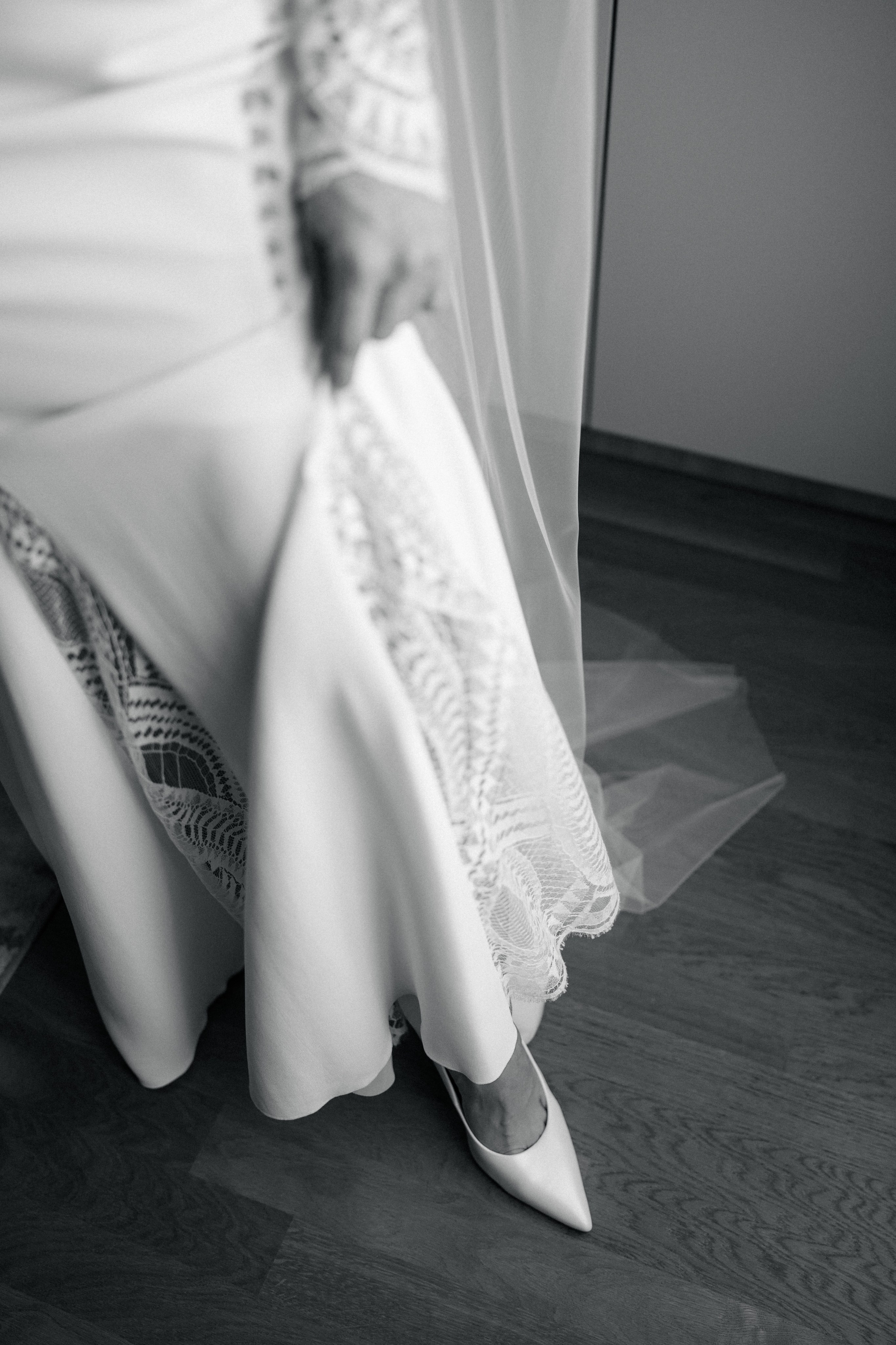 Elly & Andrew. Destination Wedding Photographer Alex Pasarelu