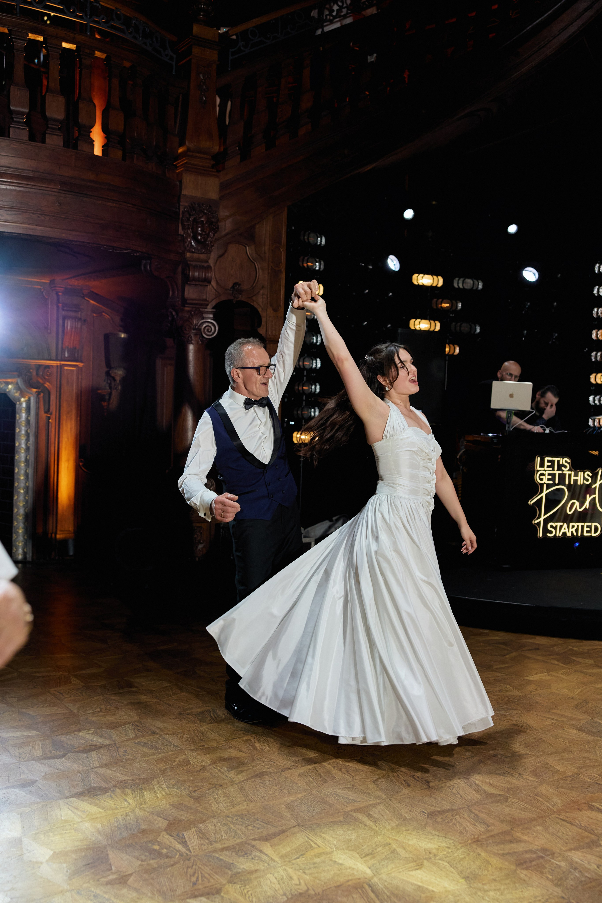 Wiktoria & Kacper. Pałac Goetz. Fotograf ślubny i rodzinny w Krakowie Yana Klymova