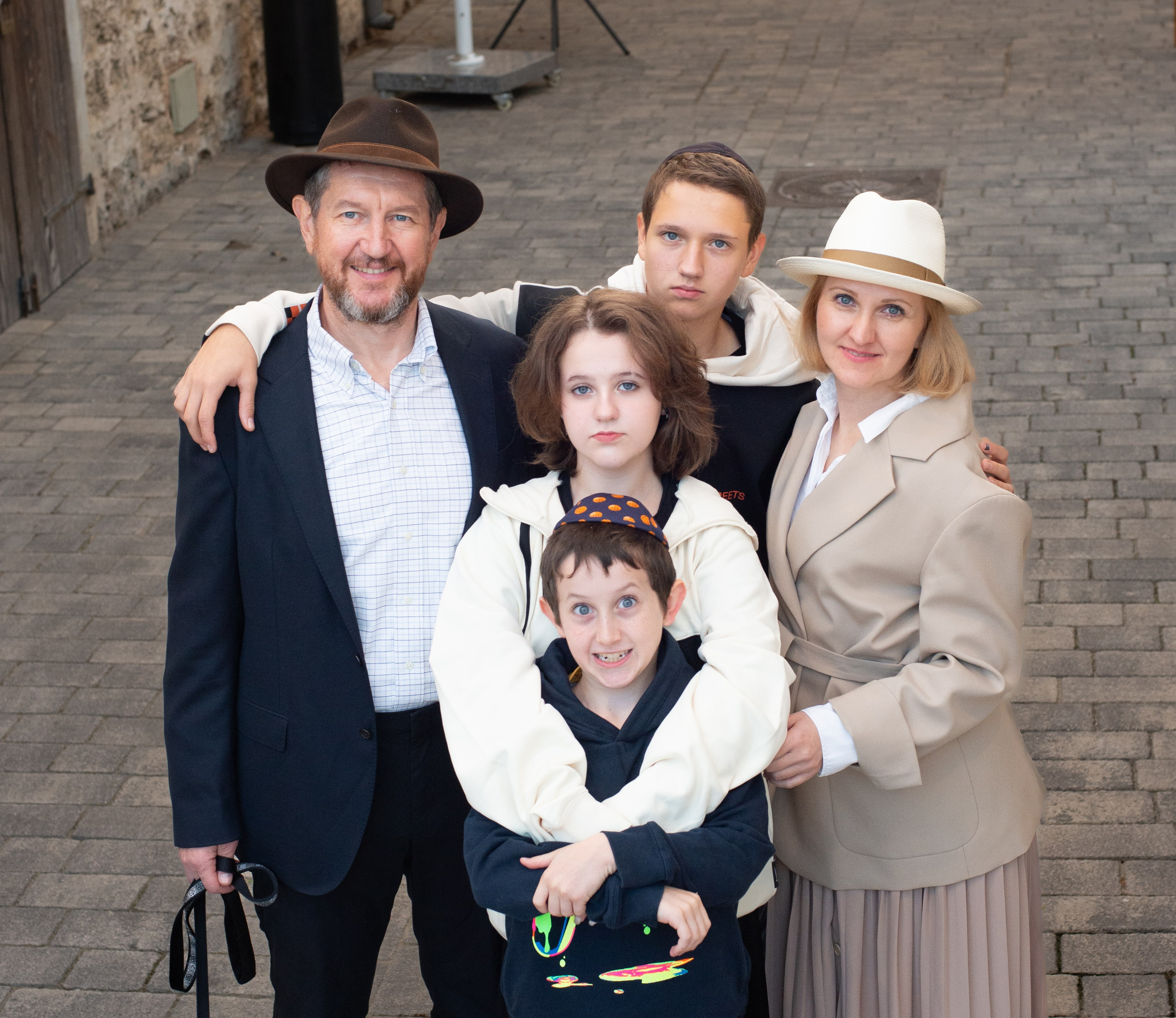 Пинхас и его семья. Визуальный брендинг