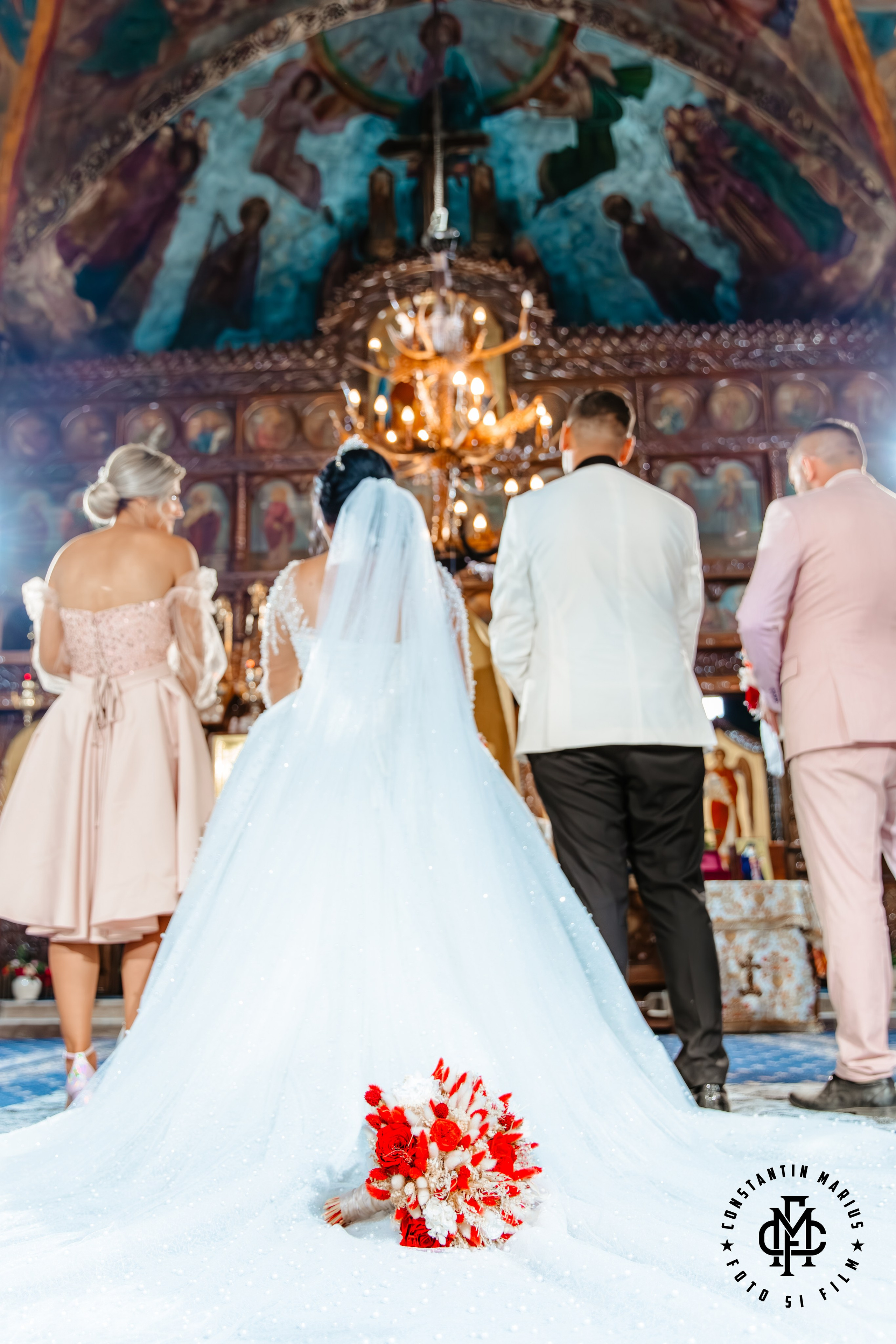 WEDDING PHOTOGRAPHY. DESPRE NOI