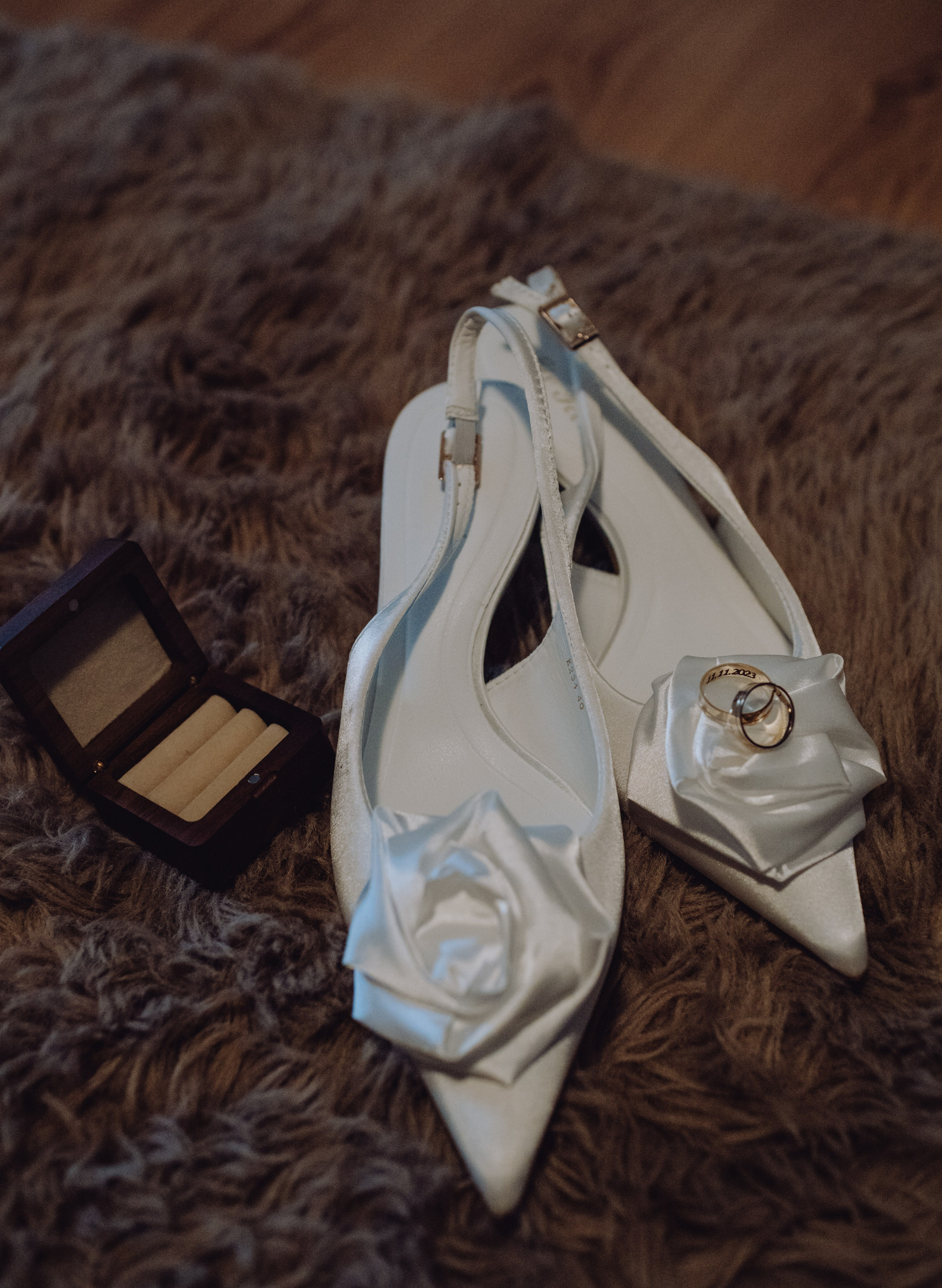 Adi & Angela. Wedding & couple photographer from Romania Rut Vetan