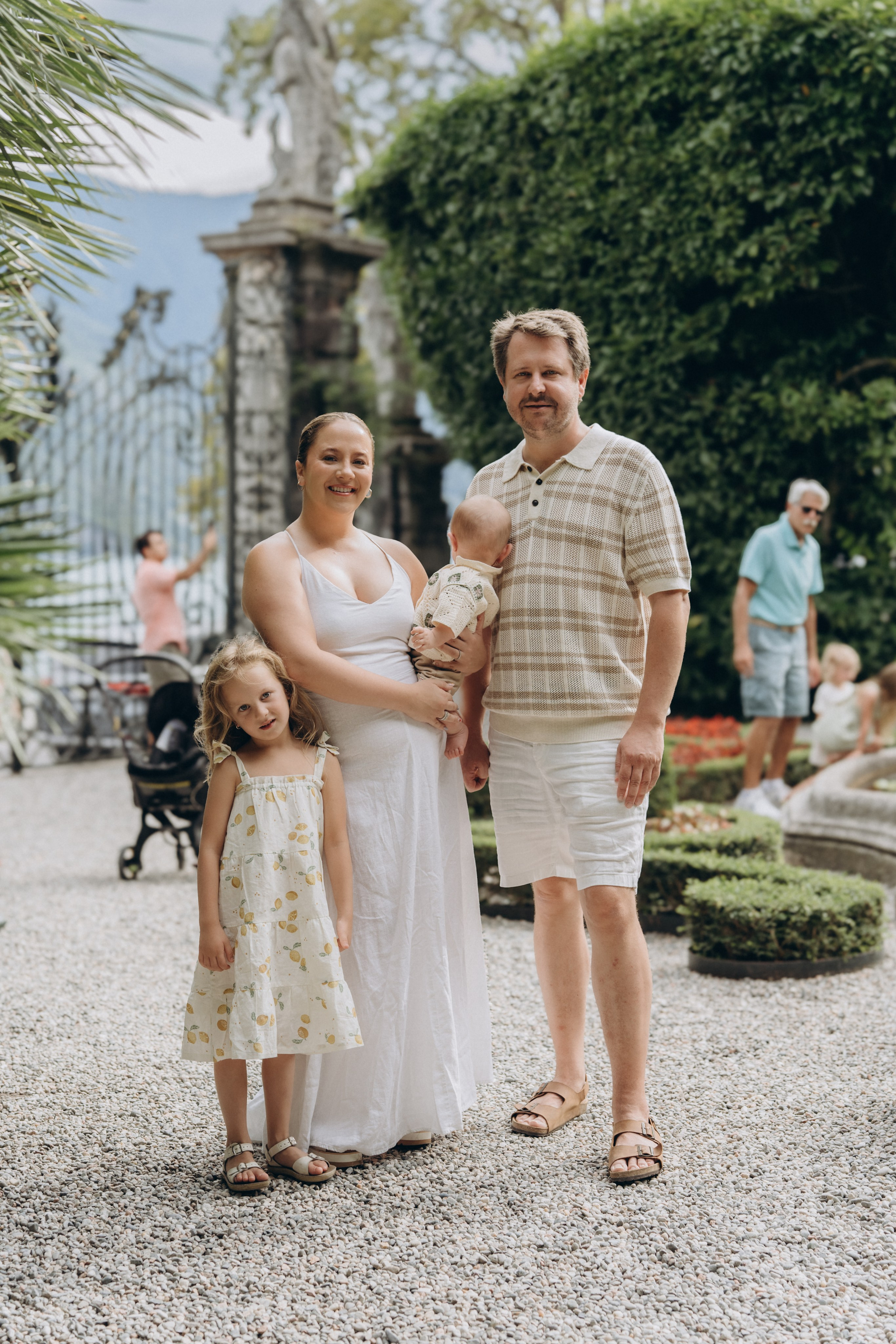 Family moments in Como Lake. PHOTOGRAPHER IN ITALY