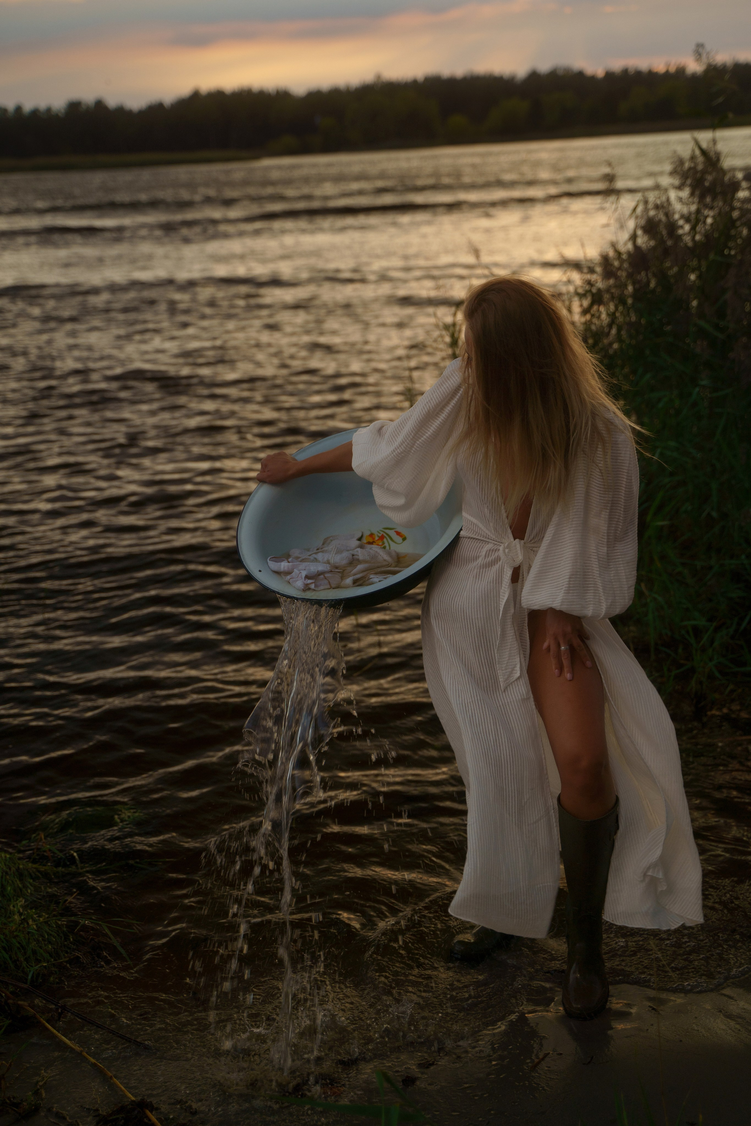 Storm, linen and milk