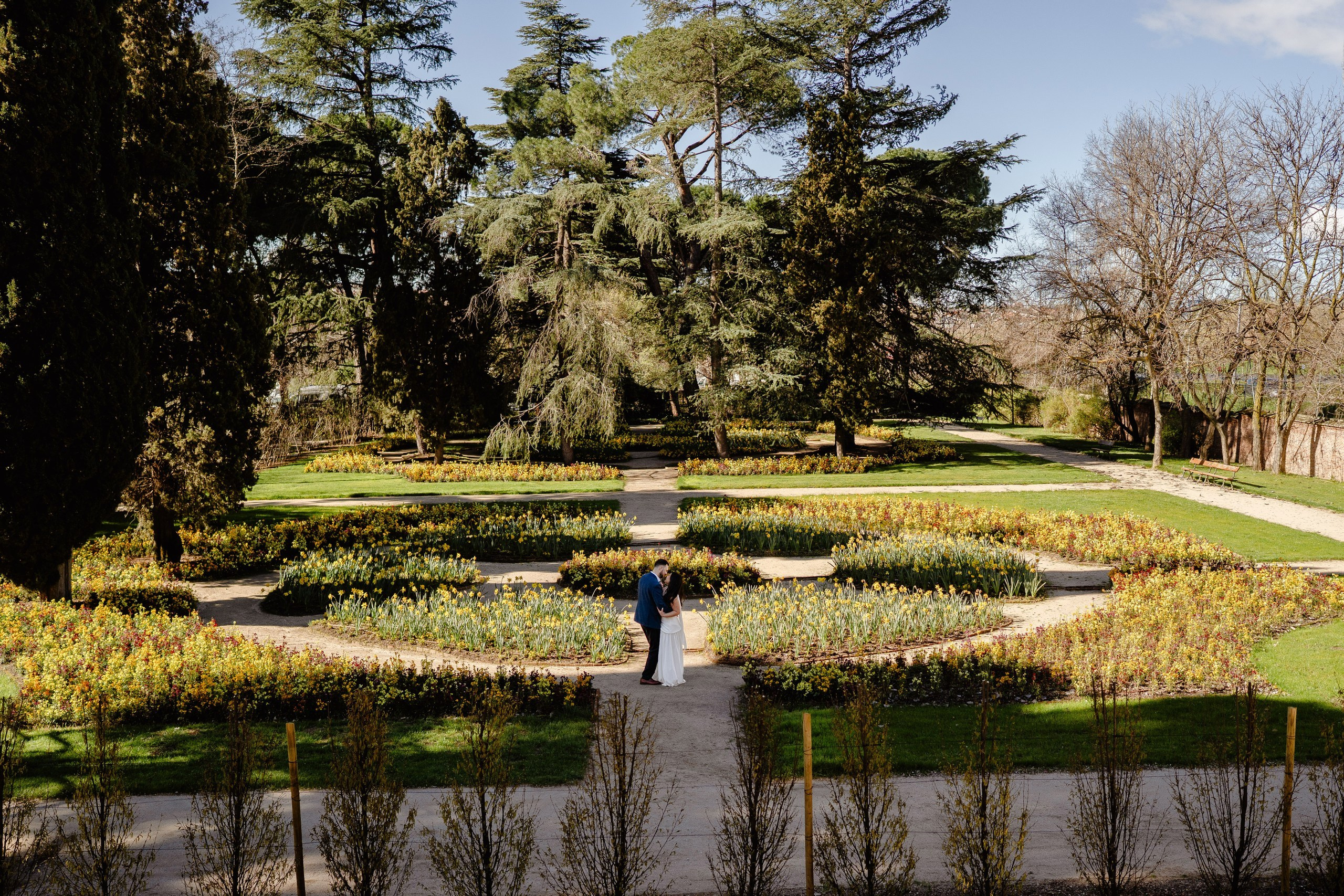 Engagement photoshoot in Madrid, El Capricho. Madrid Photographer for Proposals, Engagements & Families | Anya Petrova