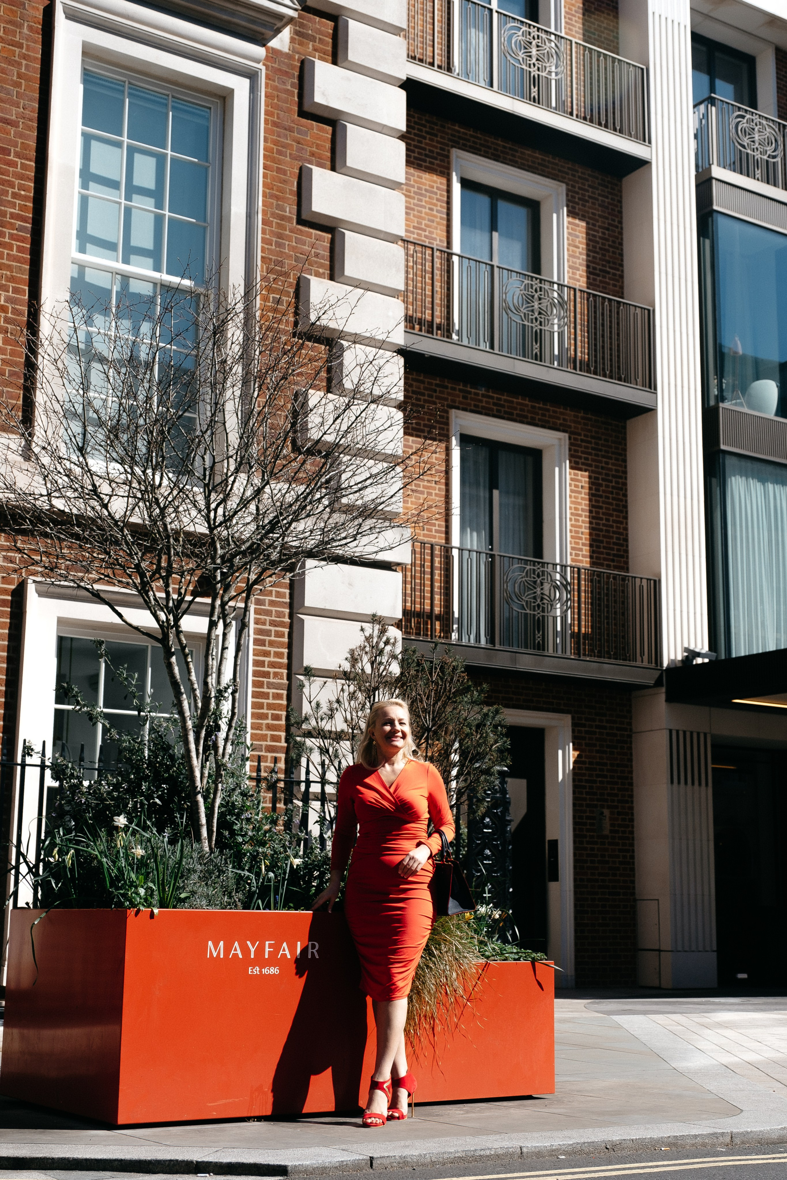 Red mood. Fashion and portrait photographer in London Roman Pilipenko