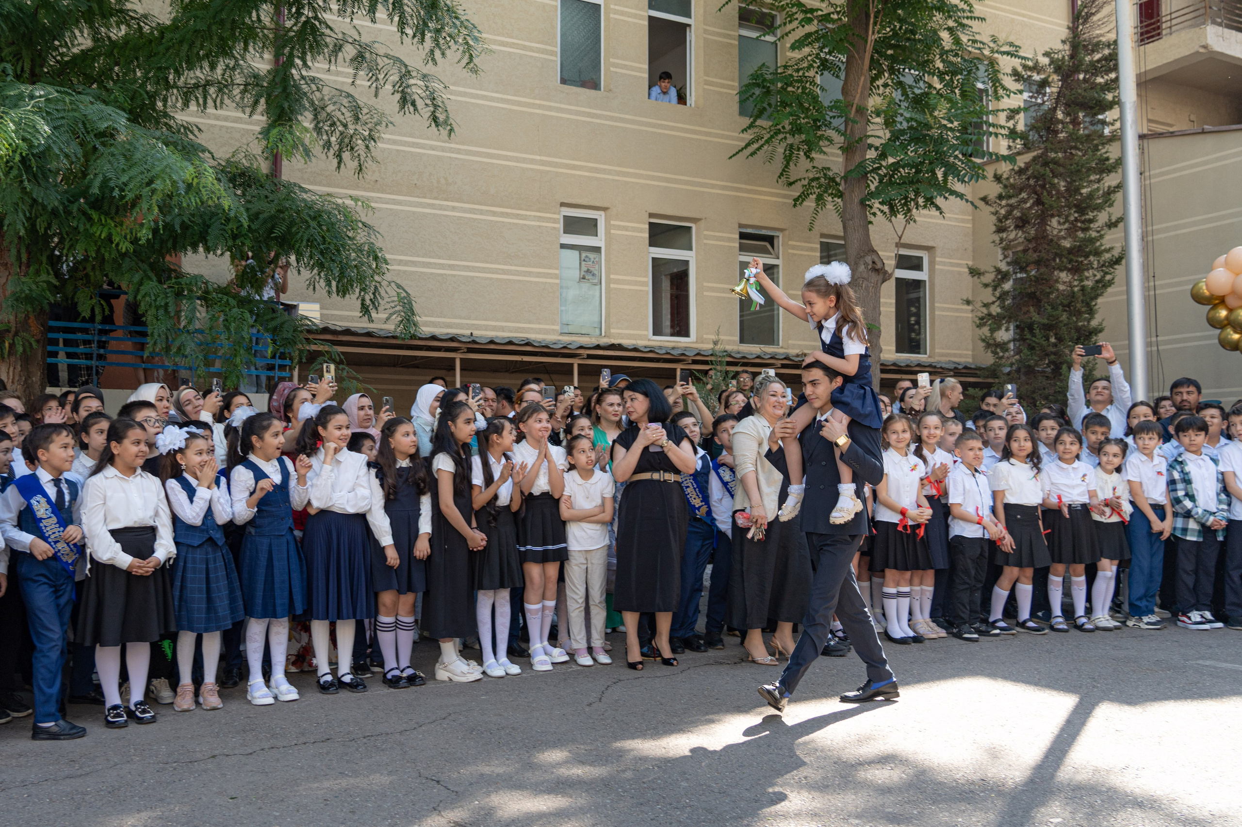 «Последний звонок» в школах Ташкента. Георгий Намазов | Фотограф в Ташкенте
