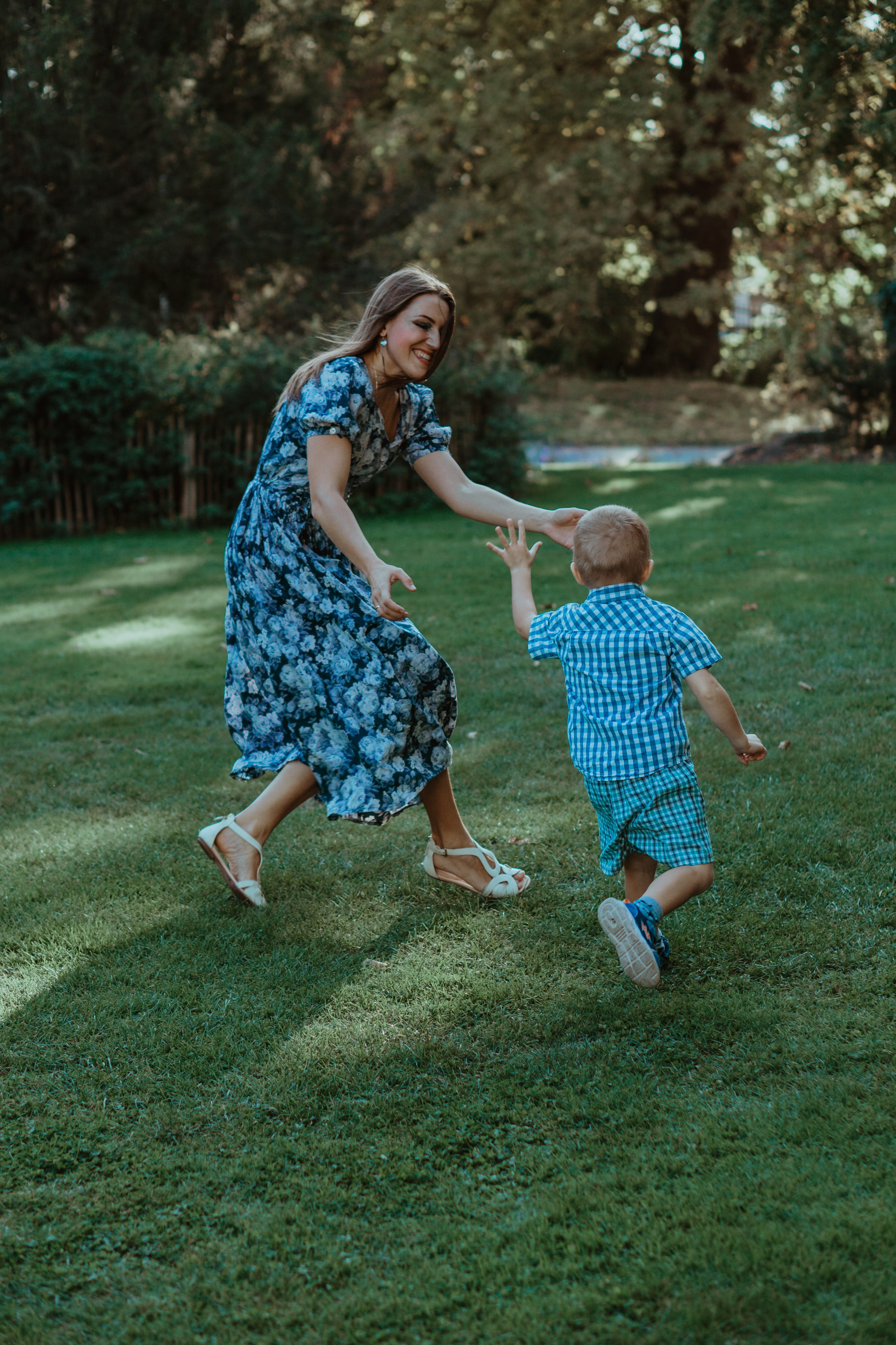 Little Kolya know how to have fun ;). Family photographer Aargau Zurich