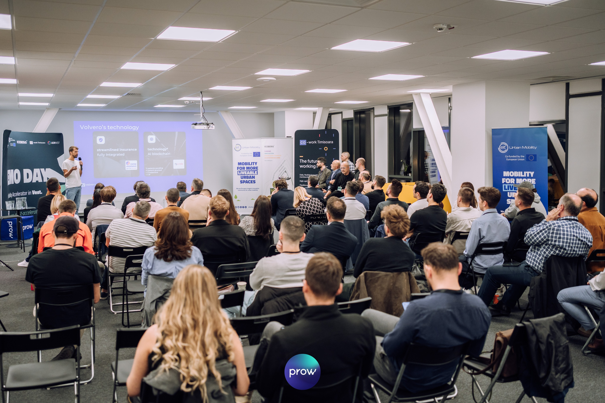 InVest DemoDay @ Cowork. Cozac Cristian Photographer