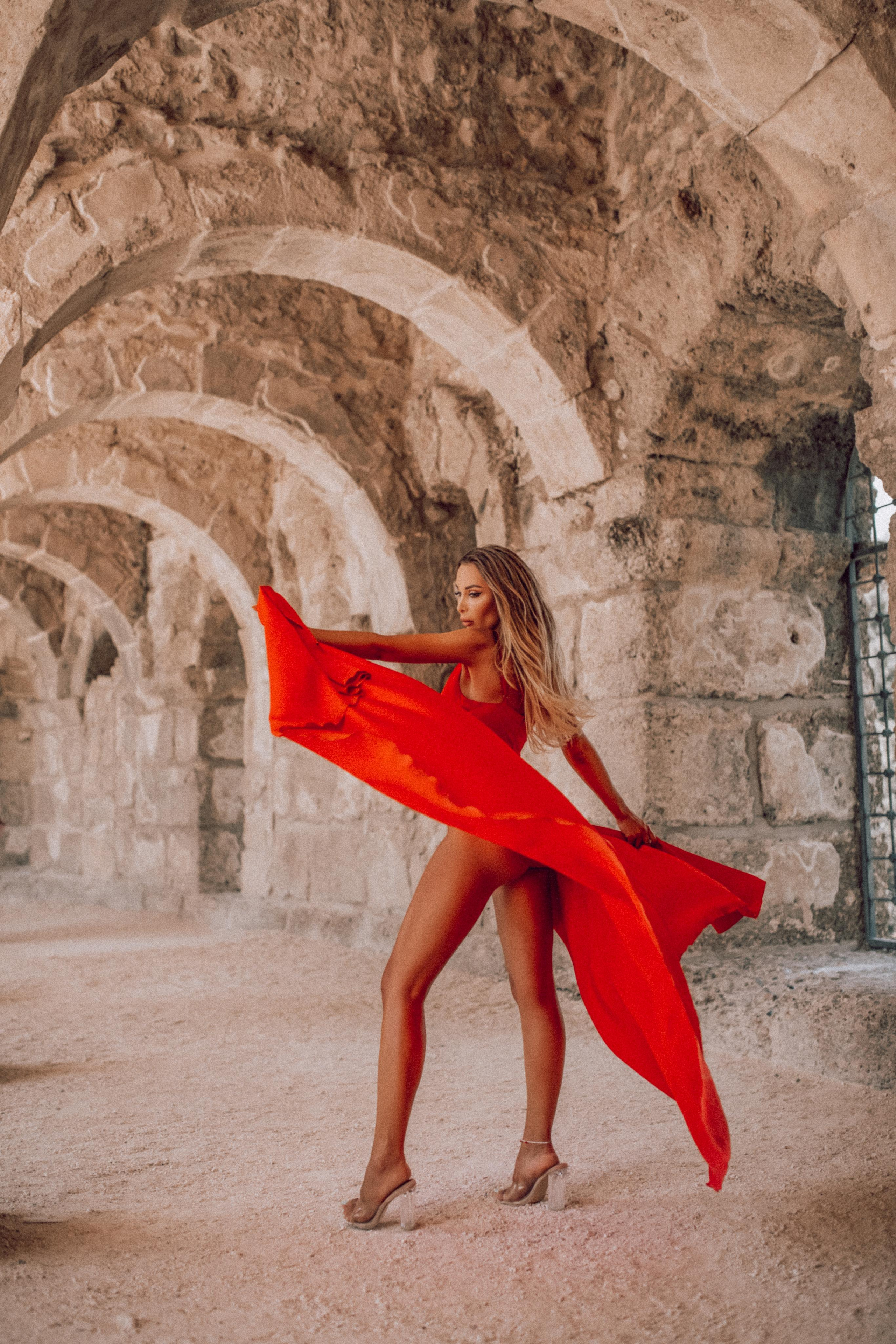 Фотограф в Анталии. Фотограф Анталия. Фотограф Анталья. Жизнь в Анталии. Фотограф Белек. Фотограф Алания. Фотограф силе. Фотограф Кемер. Фотограф Турция. Фотосессия возле дома . Фотосессия в ванне. Позы для фотосессии в Анталии. Позы для фотосессии. Аспендос. Амфитеатр Аспендос. Что посмотреть в Белеке.