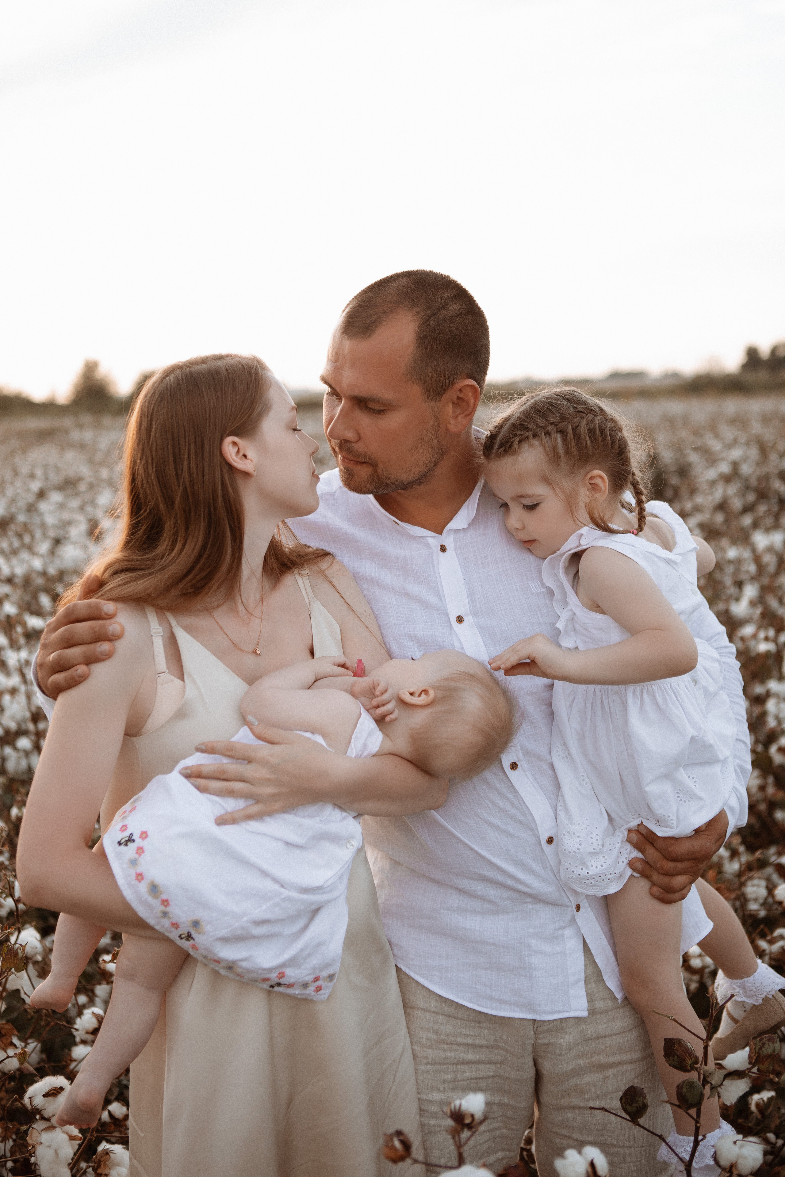 Семейный фотограф Анталии для фотосессии с детьми . Профессиональная семейная фотосессия в Анталии - Самые разнообразные локации для любого времени года - Фотограф с большим опытом. Фотосессия в Анталии. Фотосессия на закате. Фотограф в Анталии. Фотограф Анталия. Фотограф Анталья. Жизнь в Анталии. Фотосессия в Анталии.  Хлопковое поле в Анталии