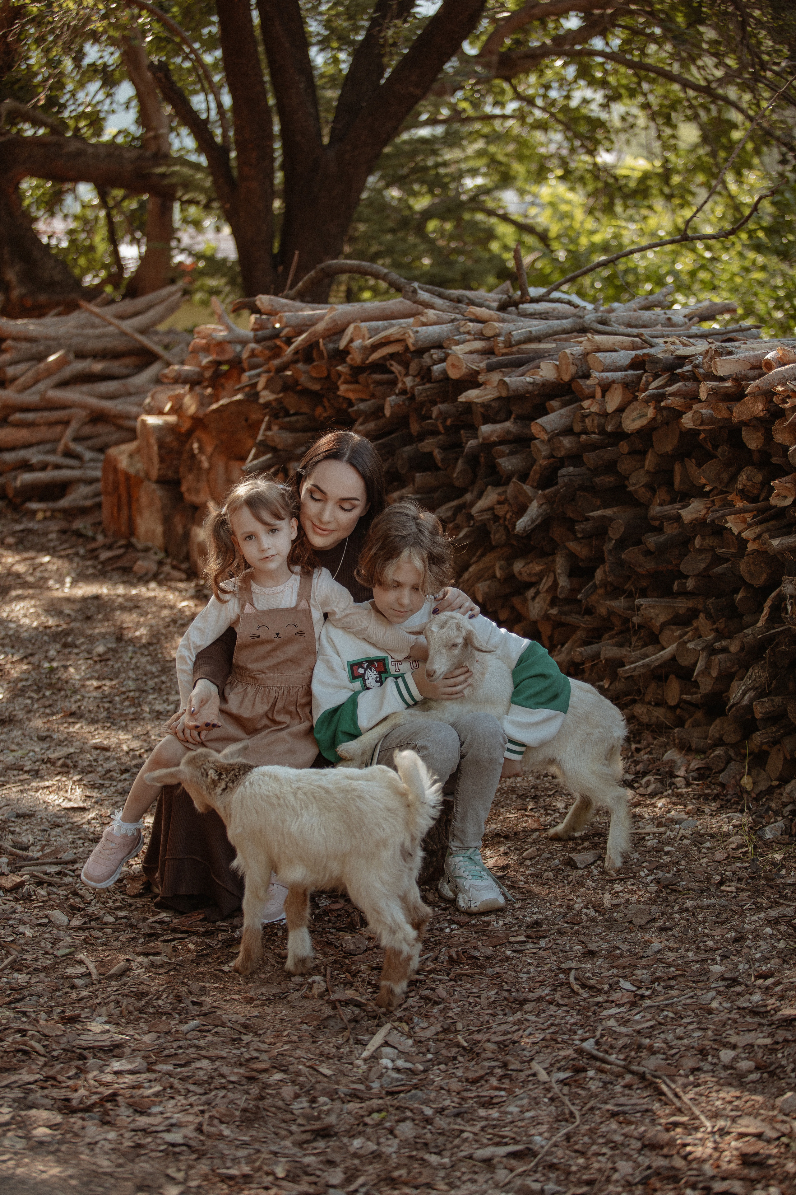 Семейная фотосессия с козлятами. Фотограф в Турции | Алания, Сиде, Белек, Анталия, Кемер)