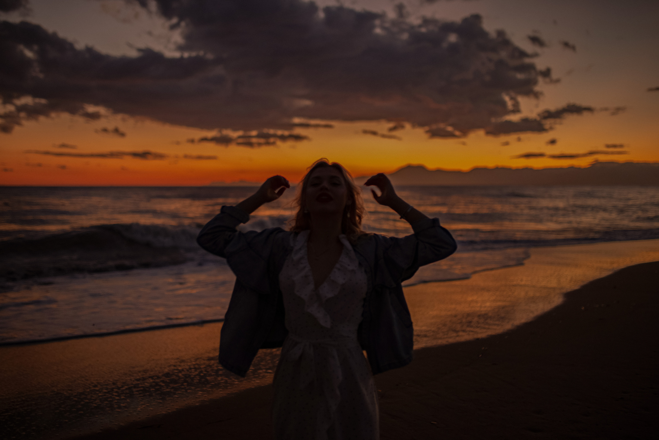 силуэт девушки на фоне моря на закате.Пляжная фотосессия на закате. Белек Турция. Закатная фотосессия. закатная фотосессия на море. Отдых в Белеке. Фотограф Белек. Belek fotograf.  Фотографы в Белеке. Фотограф Анталия инстаграм. Фотограф в Турции Кемер. Пляжный фотограф.