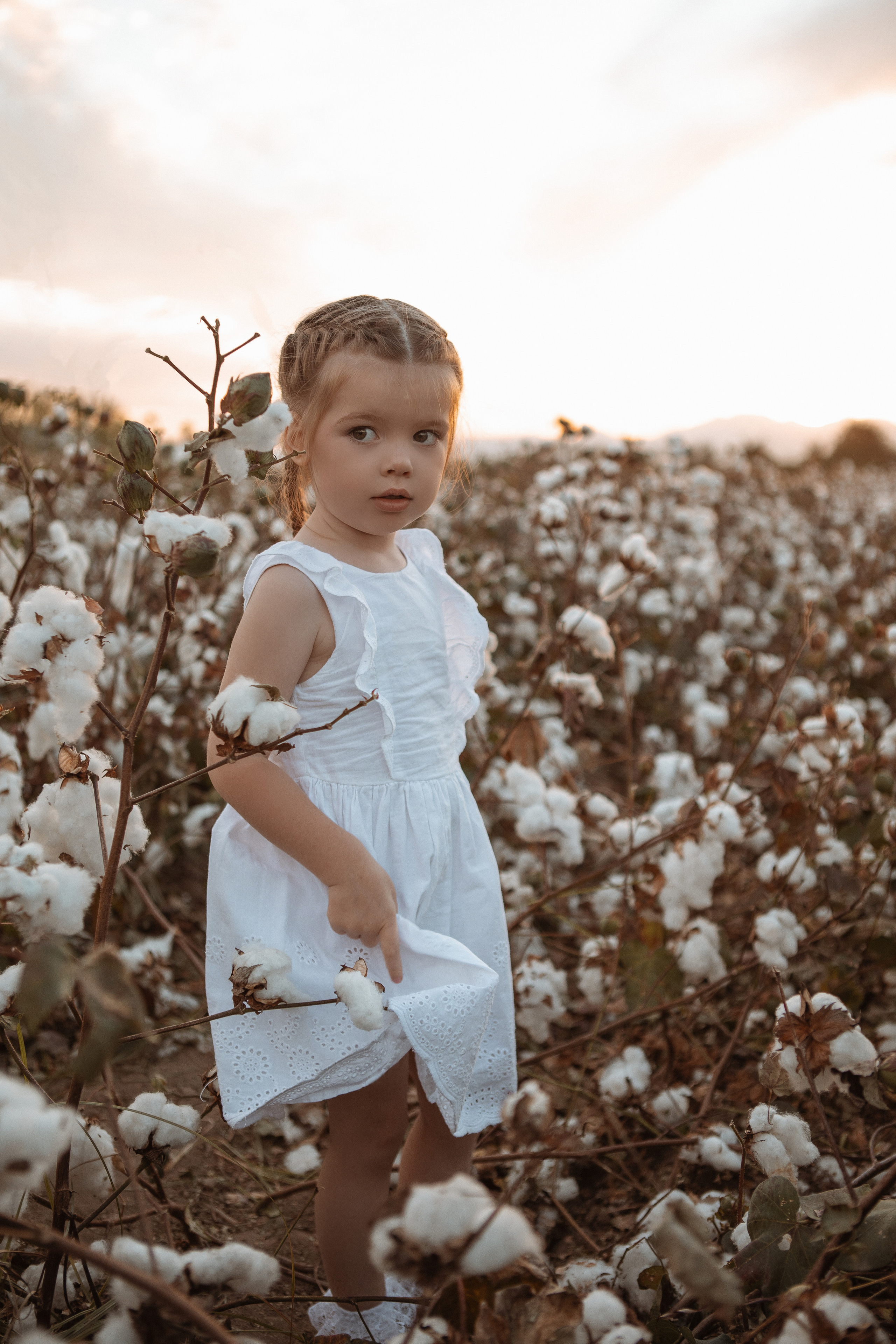 Семейный фотограф Анталии для фотосессии с детьми . Профессиональная семейная фотосессия в Анталии - Самые разнообразные локации для любого времени года - Фотограф с большим опытом. Фотосессия в Анталии. Фотосессия на закате. Фотограф в Анталии. Фотограф Анталия. Фотограф Анталья. Жизнь в Анталии. Фотосессия в Анталии.  Хлопковое поле в Анталии
