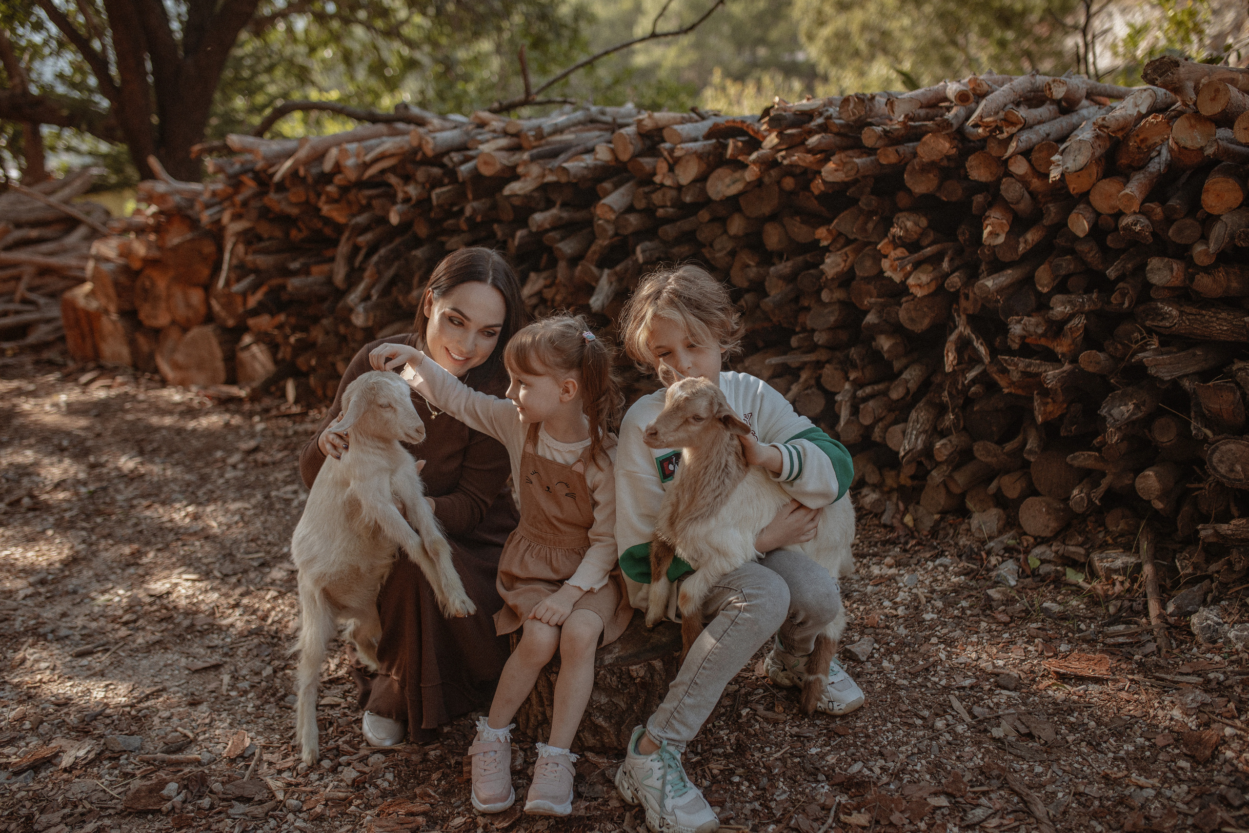 Семейная фотосессия с козлятами. Фотограф в Турции | Алания, Сиде, Белек, Анталия, Кемер)