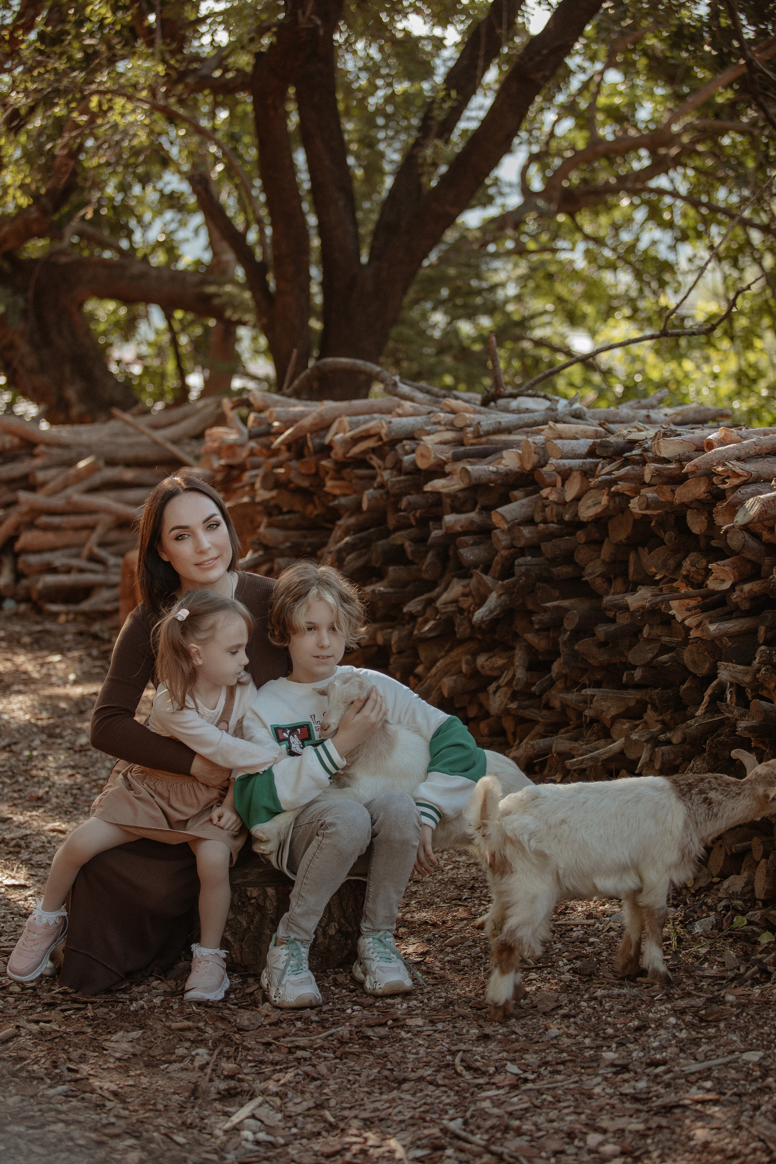 Семейная фотосессия с козлятами. Фотограф в Турции | Алания, Сиде, Белек, Анталия, Кемер)