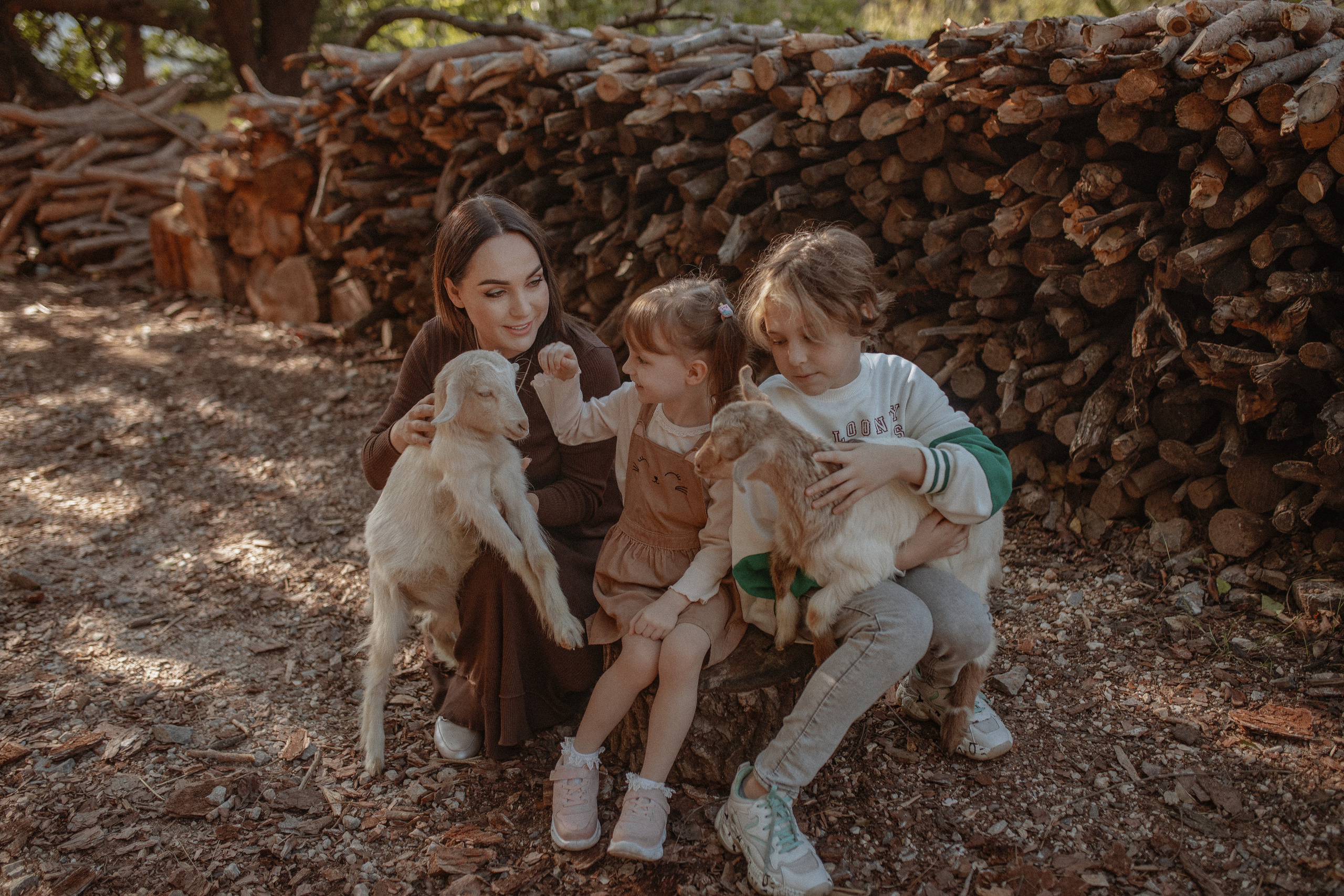 Семейная фотосессия с козлятами. Фотограф в Турции | Алания, Сиде, Белек, Анталия, Кемер)