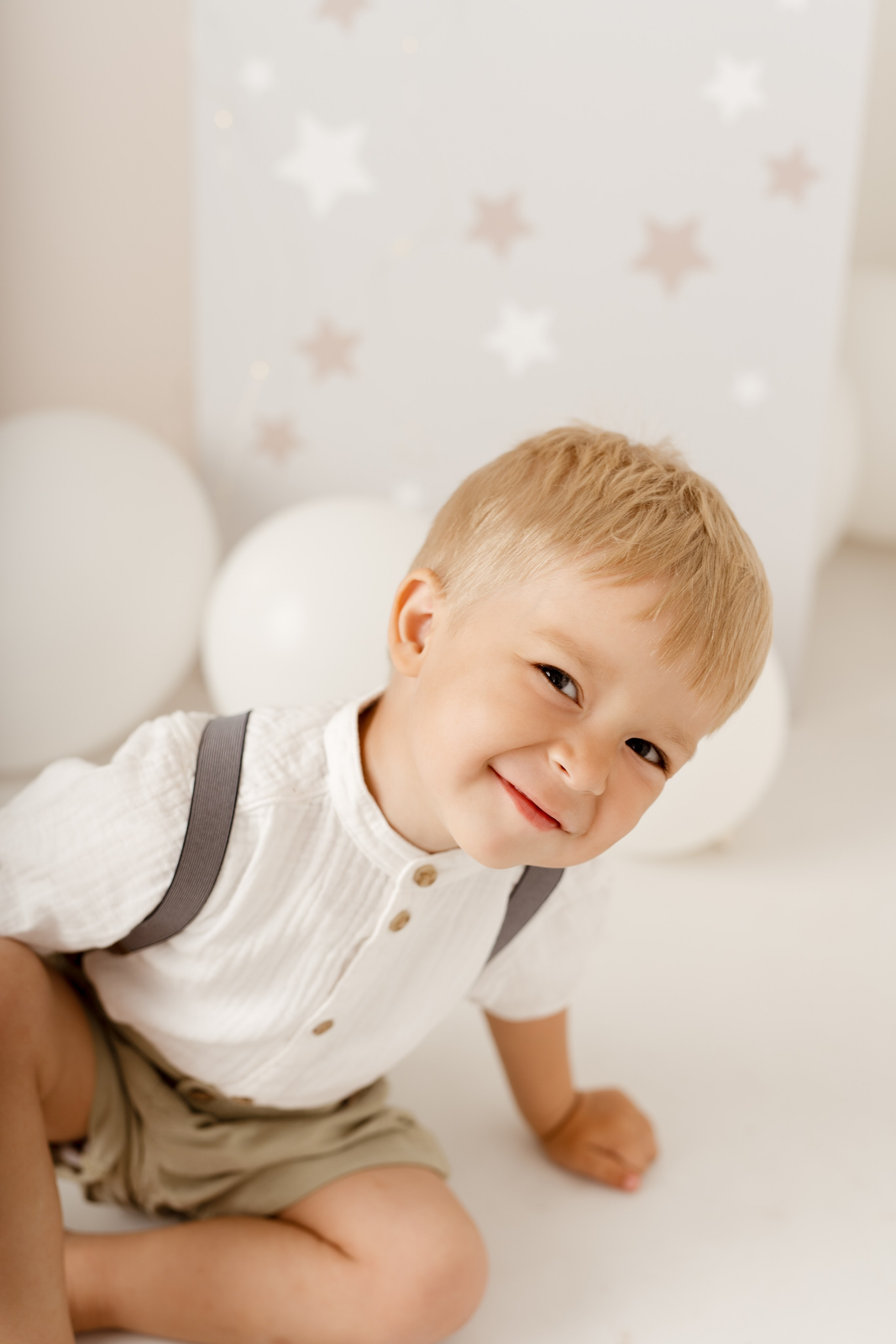 Sesja urodzinowa dziecięca. Fotograf Łódź - sesja ciążowa, noworodkowa, dziecięca. Studio w Łodzi