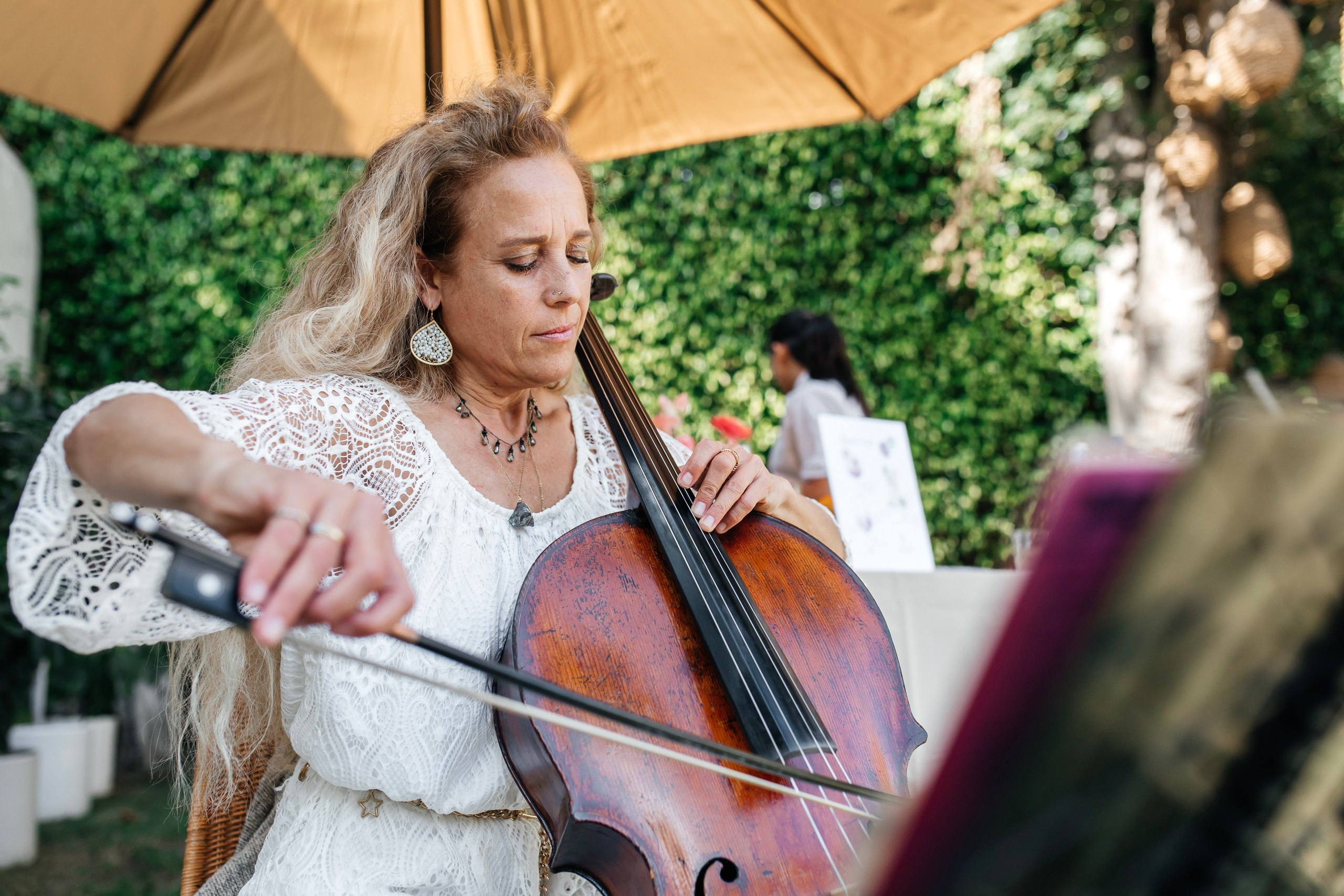 20th birthday flowermaid. Photographer Andrei White