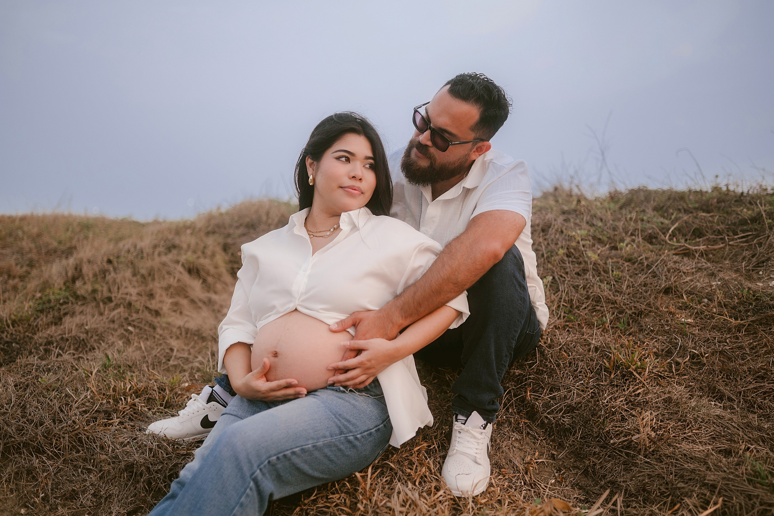 Maternity Pregnancy Session  Sesión embarazo Carlos RaGo Fotografía Sesión de maternidad emotiva al atardecer 