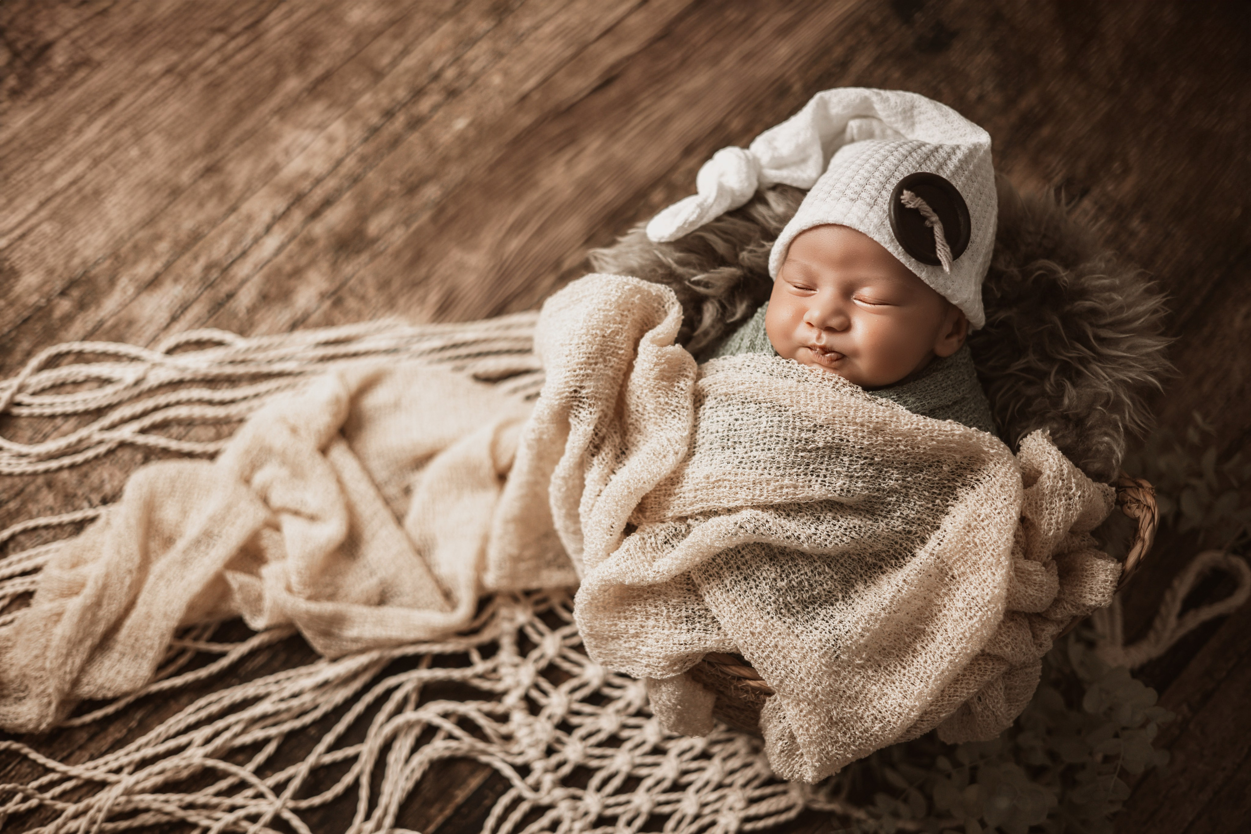NEWBORN. FOTOGRAFUL LUI MATEI